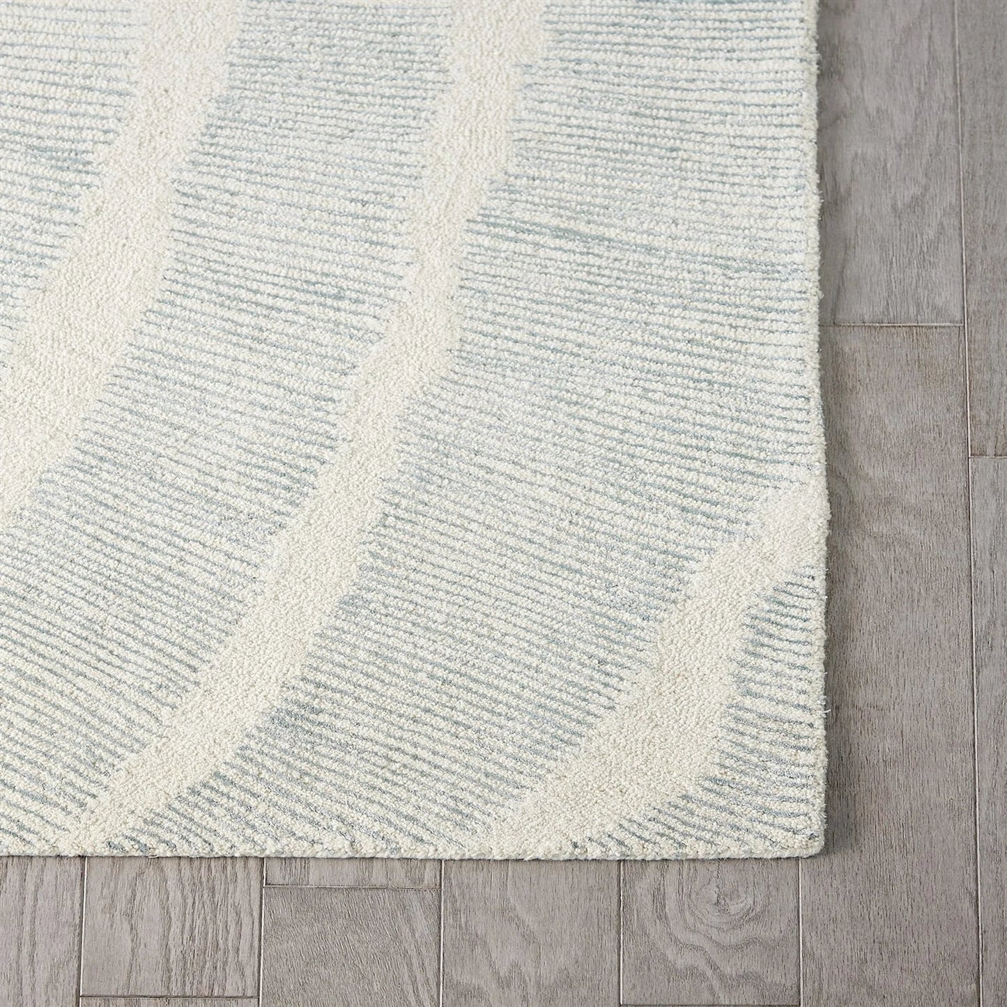 001 SI-2323207,SI-2323208,SI-2323209,SI-2323210,SI-2323211 | Closeup | Burst Rug by Global Views. Made from 65% wool, 35% viscose, backing: cotton in a unique style.