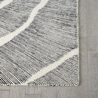 Burst Rug by Global Views. Made from 65% wool, 35% viscose, backing: cotton in a unique style.