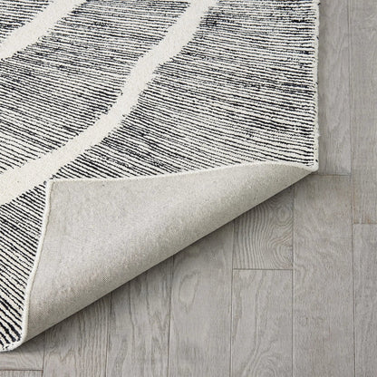 Burst Rug by Global Views. Made from 65% wool, 35% viscose, backing: cotton in a unique style.