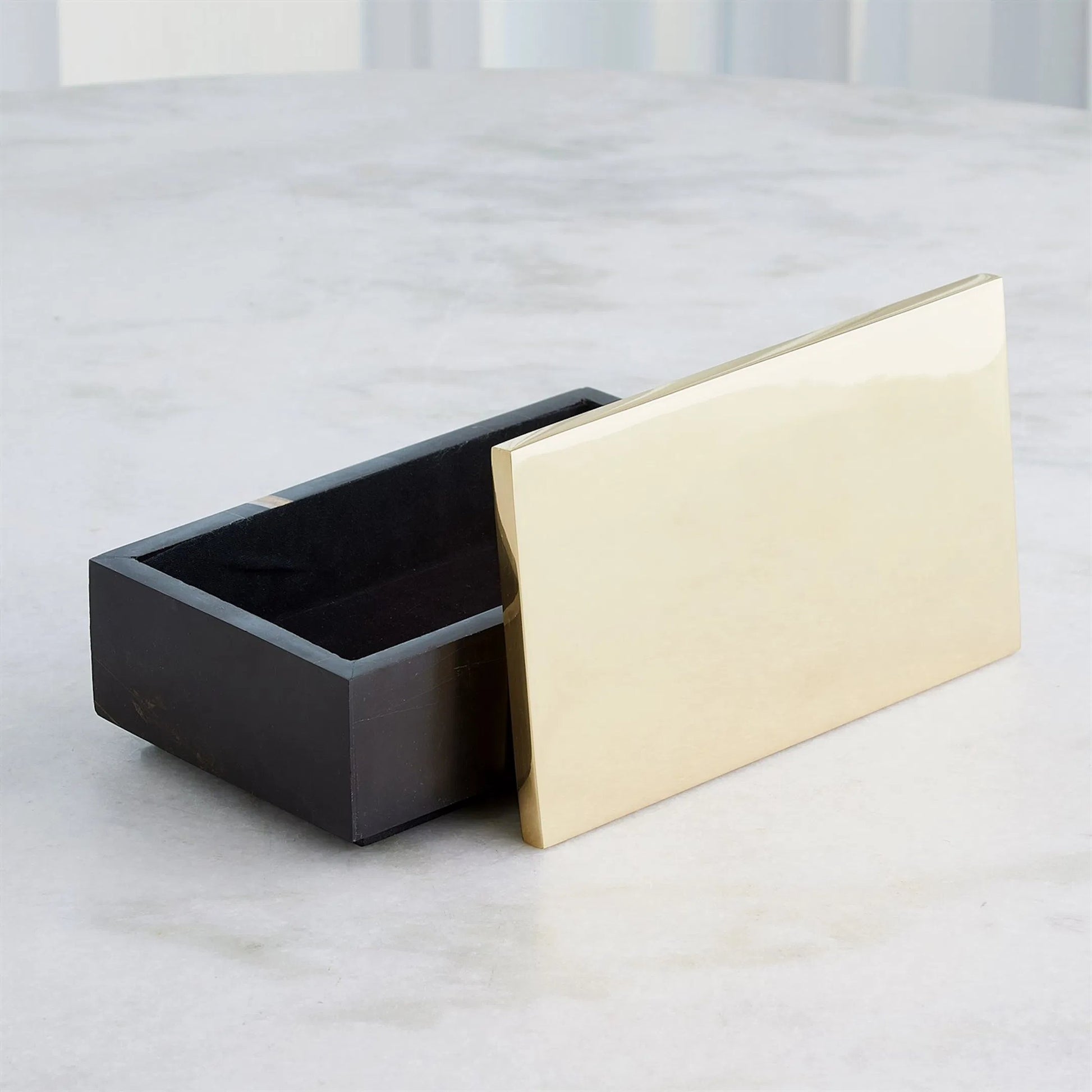 Cosmopolitan Rectangle Box by Global Views in black and marble. Made from unique in a modern style.
