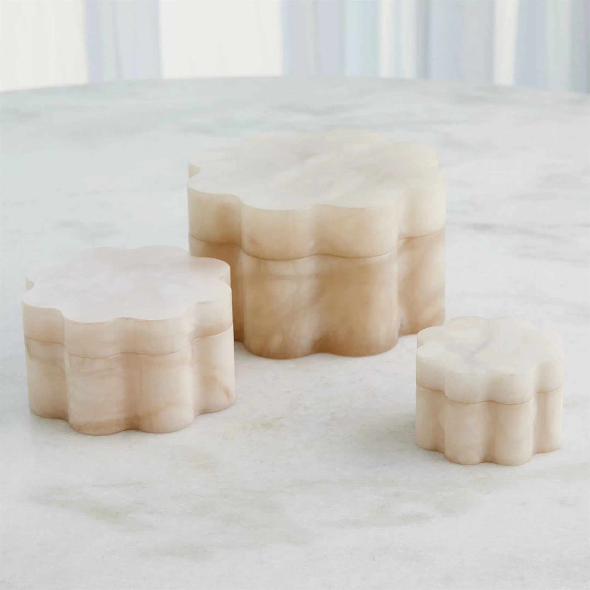 Cumulus Alabaster Wide Box by Global Views in ivory. Made from unique in a unique style.