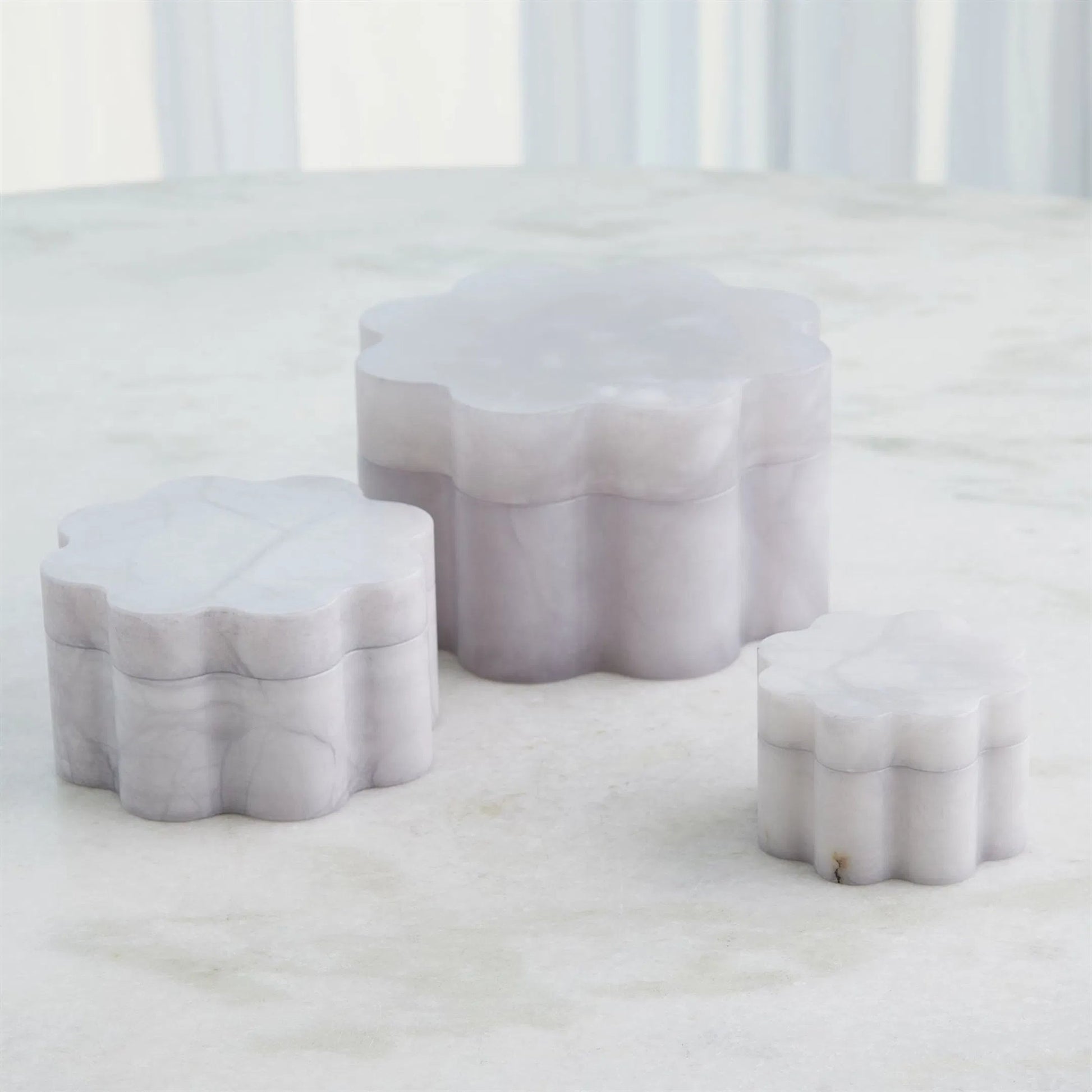 Cumulus Alabaster Wide Box by Global Views in ivory. Made from unique in a unique style.
