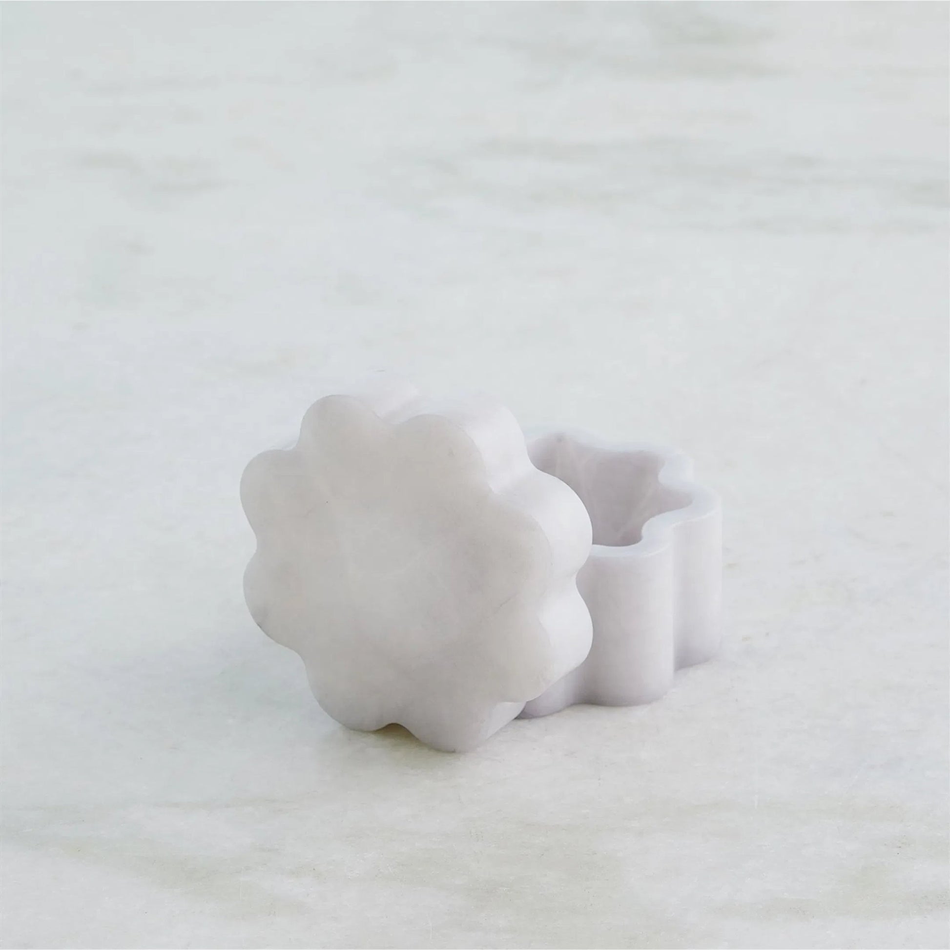 Cumulus Alabaster Wide Box by Global Views in ivory. Made from unique in a unique style.