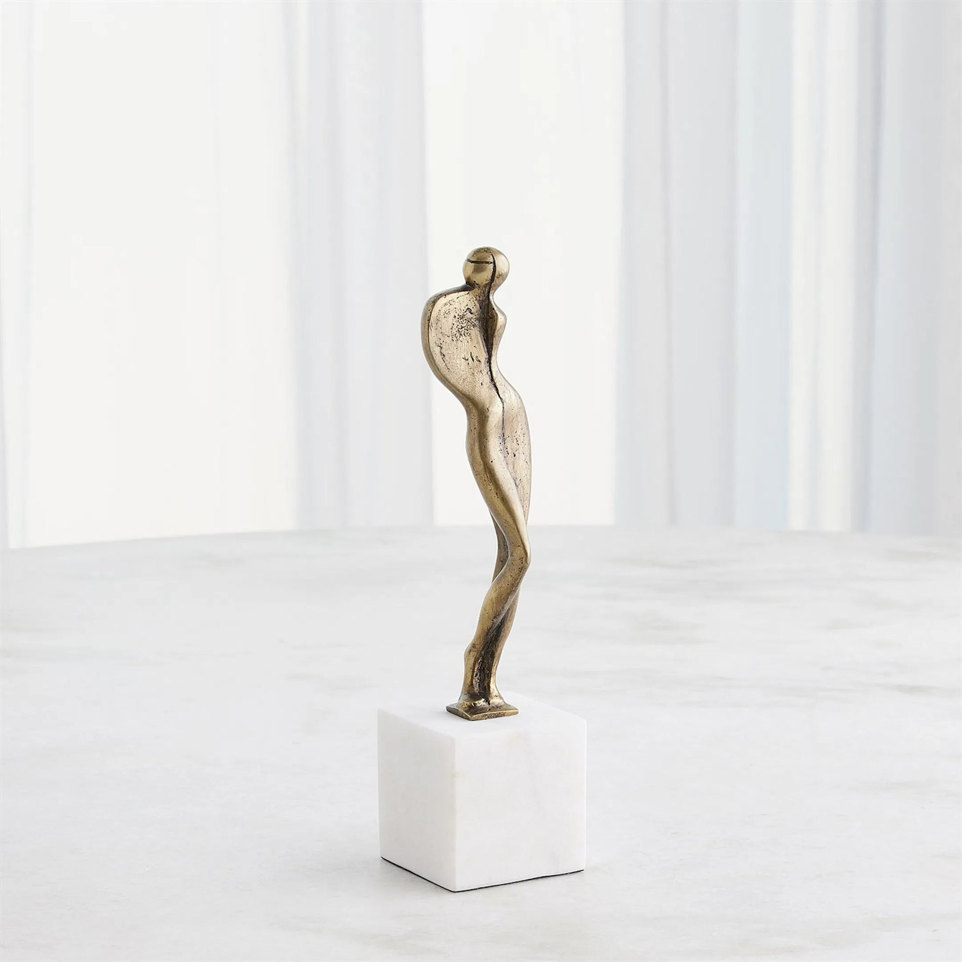 Swanky Lady by Global Views in white and marble. Made from unique in a modern style.