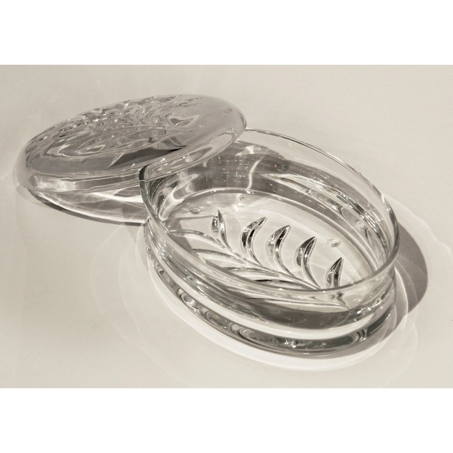 003 SI-2015876 | Additional Silo | Oliver Dish by Maitland-Smith. Made from unique in a modern style.