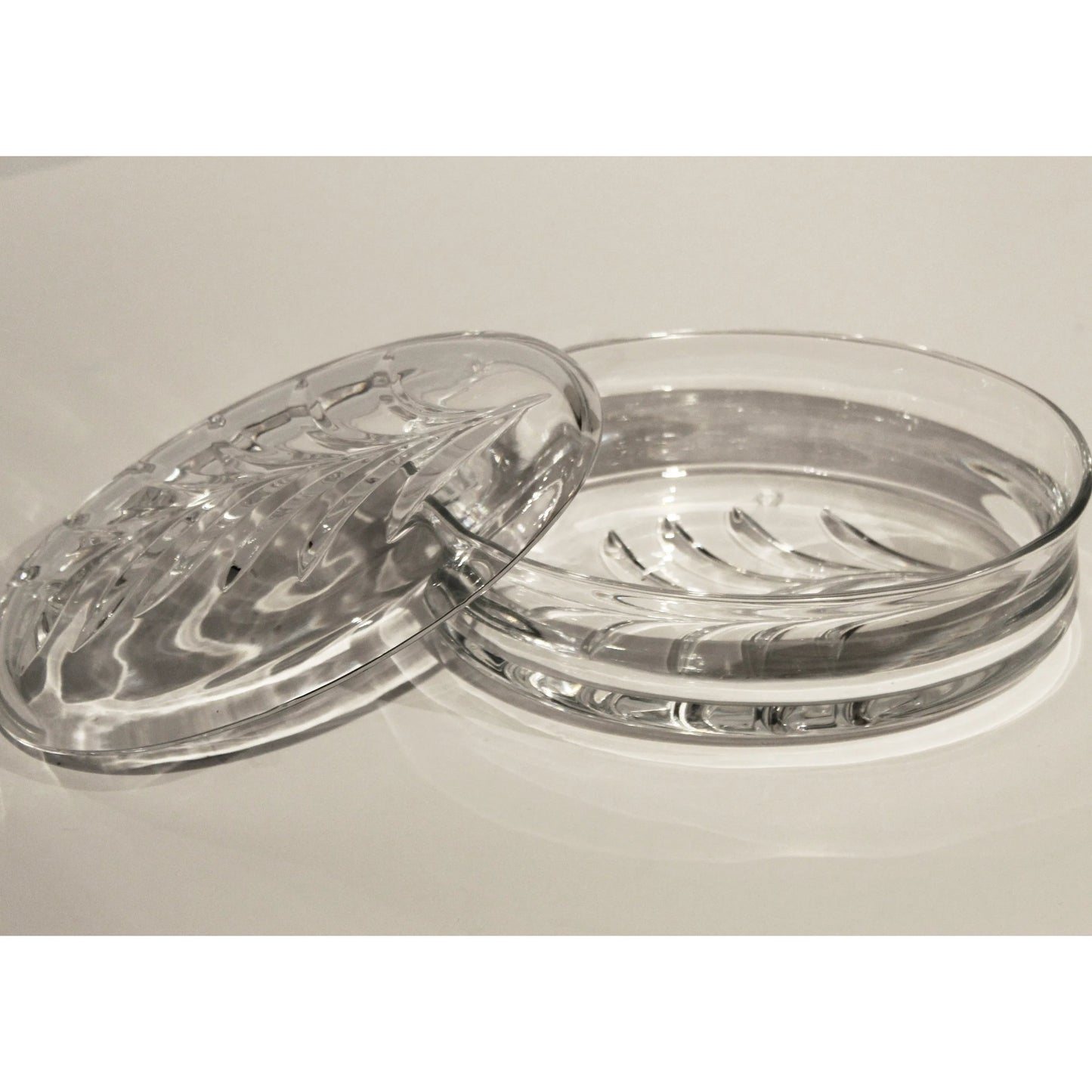 004 SI-2015876 | Additional Silo | Oliver Dish by Maitland-Smith. Made from unique in a modern style.