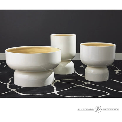 Three Kings Side Table by Global Views in gold, white, off-white and white lacquer. Made from unique in a transitional style.