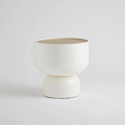 Three Kings Side Table by Global Views in gold, white, off-white and white lacquer. Made from unique in a transitional style.