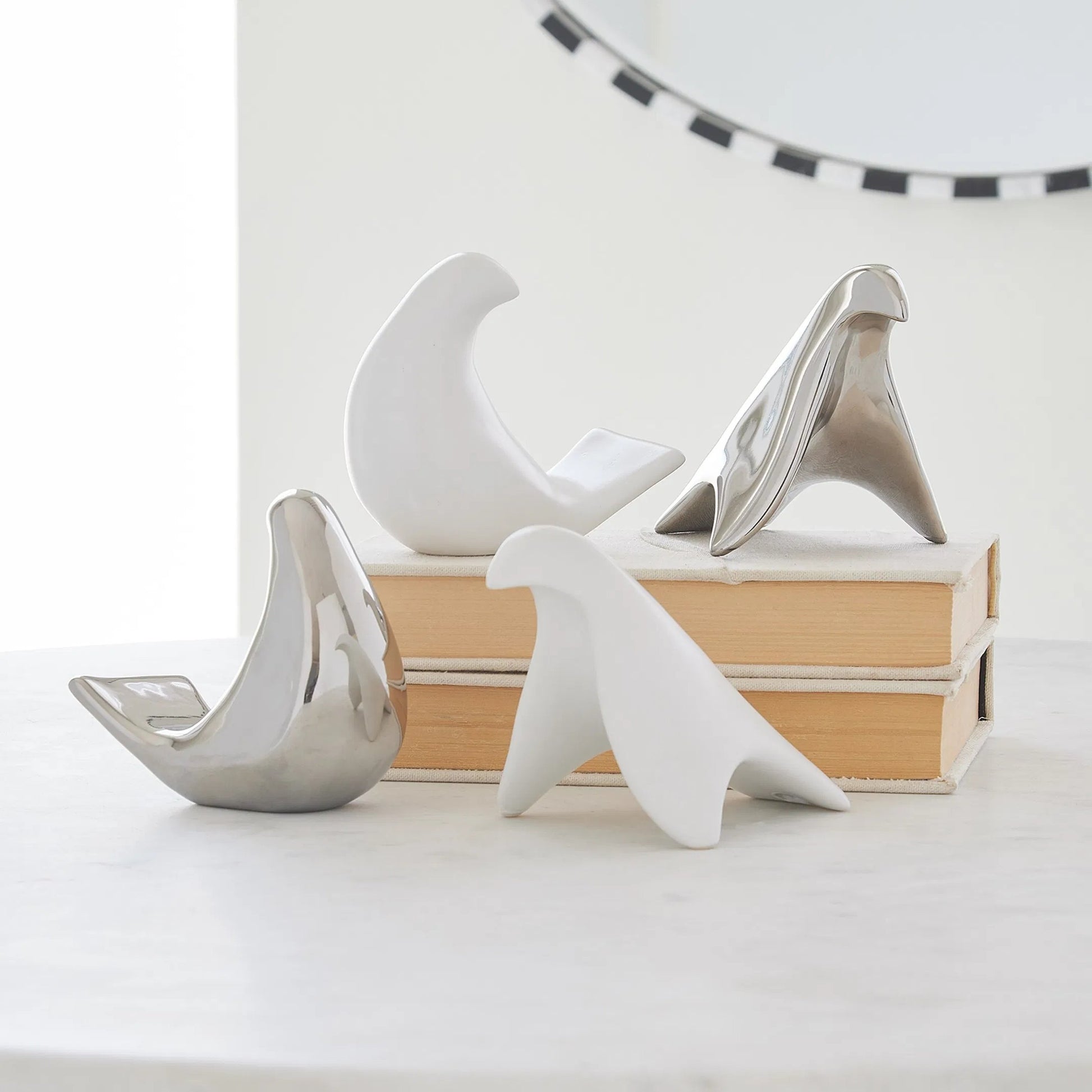 Les Animaux, Colombe by Global Views. Made from ceramic in a unique style.