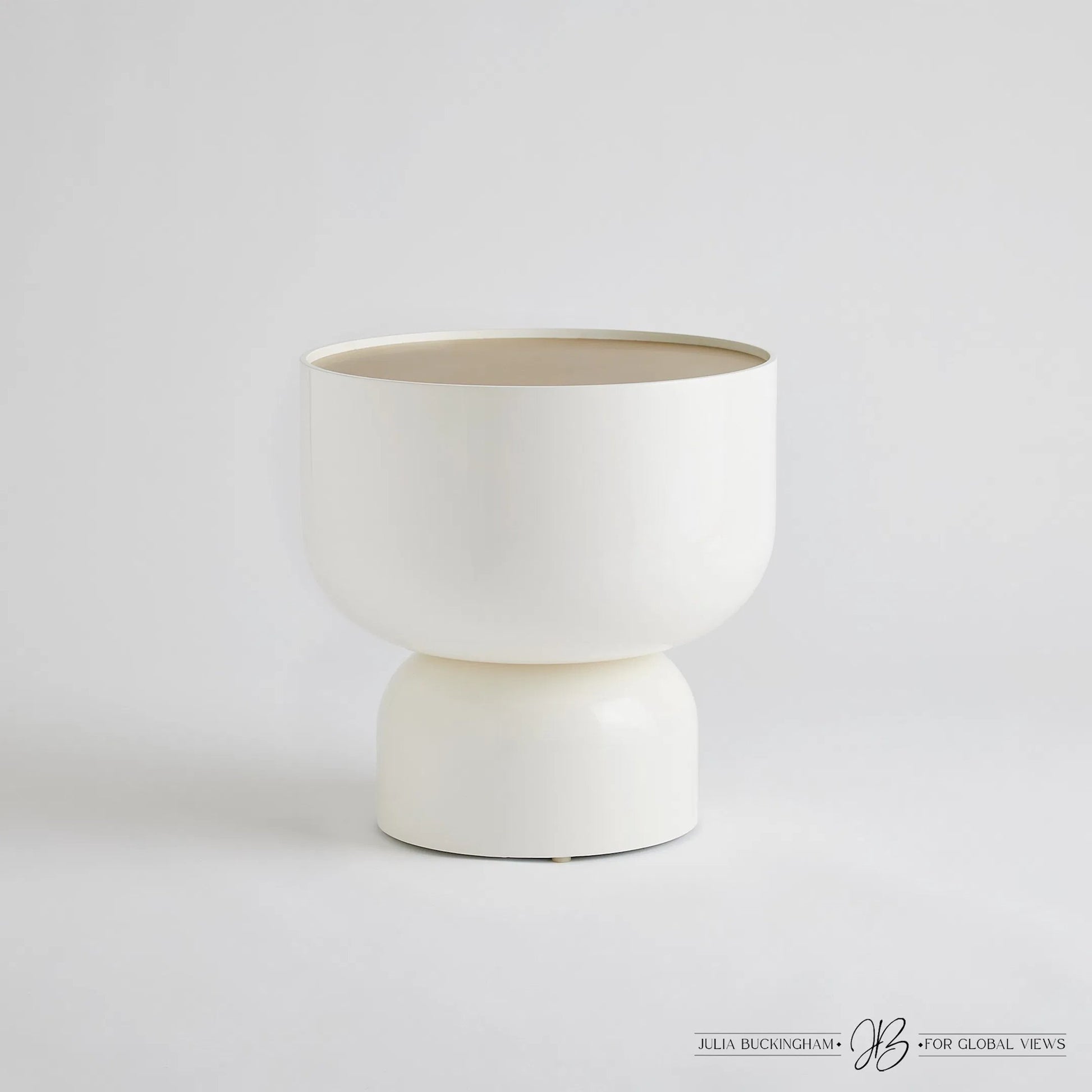 Three Kings Side Table by Global Views in gold, white, off-white and white lacquer. Made from unique in a transitional style.