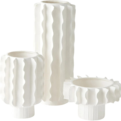 Frilled Bowl by Global Views in white and matte white. Made from unique in a modern style.