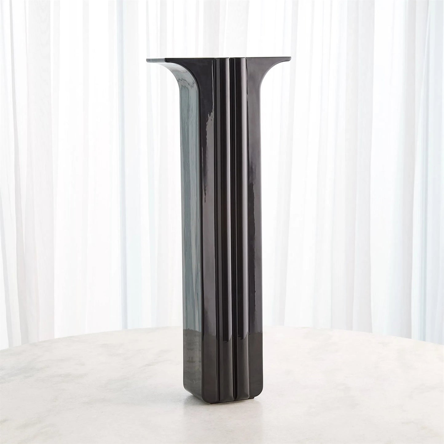003 SI-2323574 | Lifestyle | Flying Column Black Vase by Global Views in black and black gloss. Made from unique in a modern style.