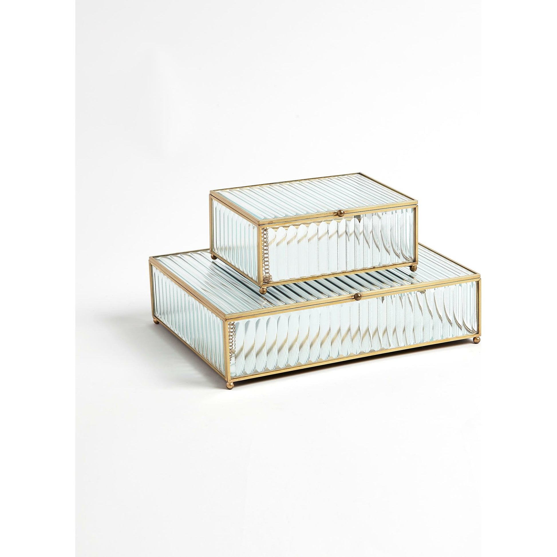 Reeded Glass Box by Global Views in clear. Made from copper, glass in a transitional style.