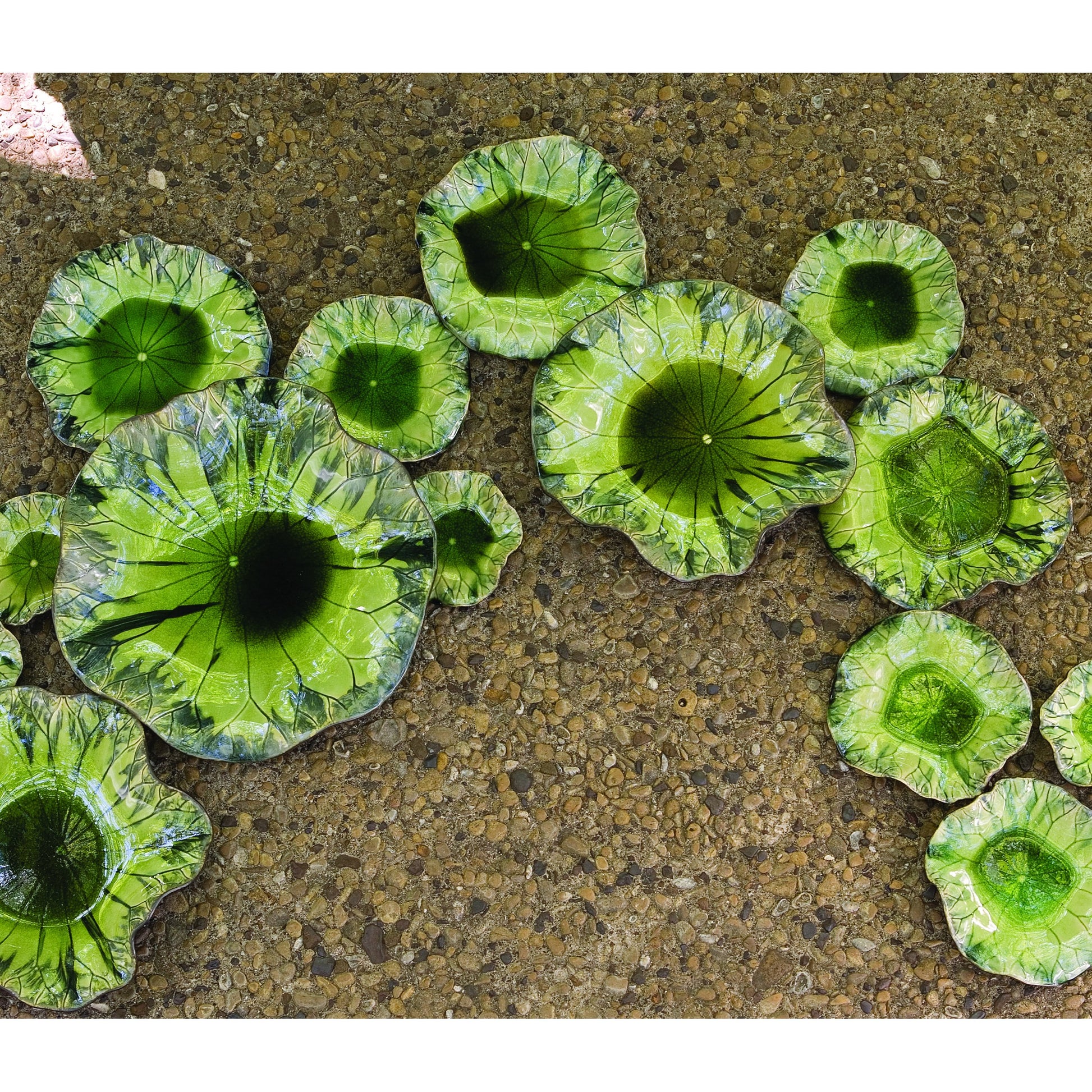 Free for Lily Plate by Global Views. Made from ceramic in a coastal style.