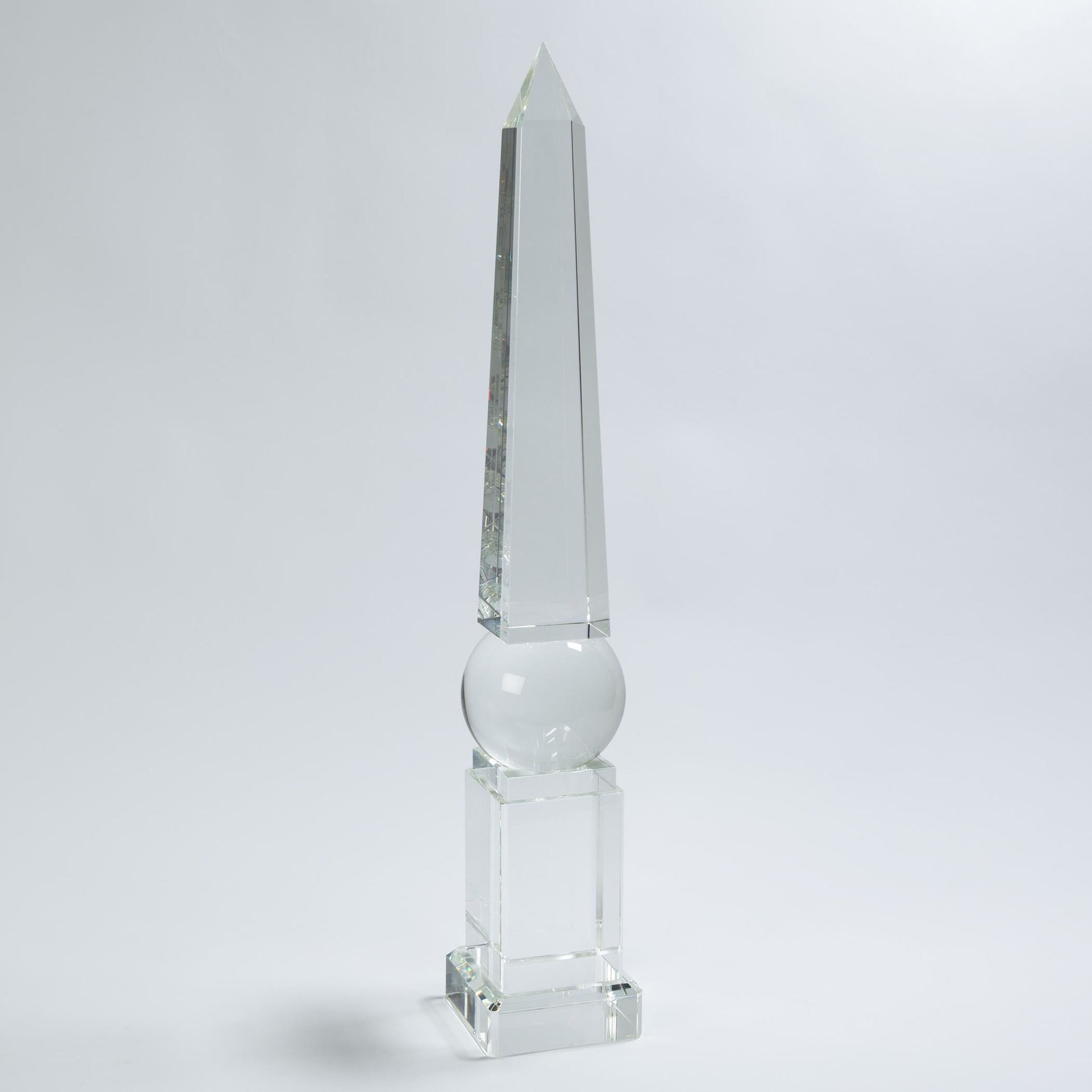 Crystal Obelisk by Global Views. Made from crystal in a modern style.
