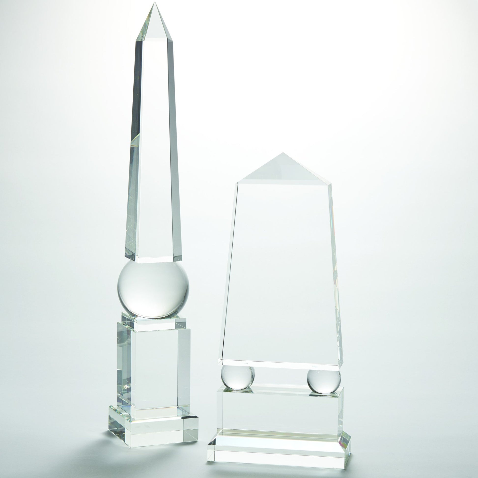 Crystal Obelisk by Global Views. Made from crystal in a modern style.