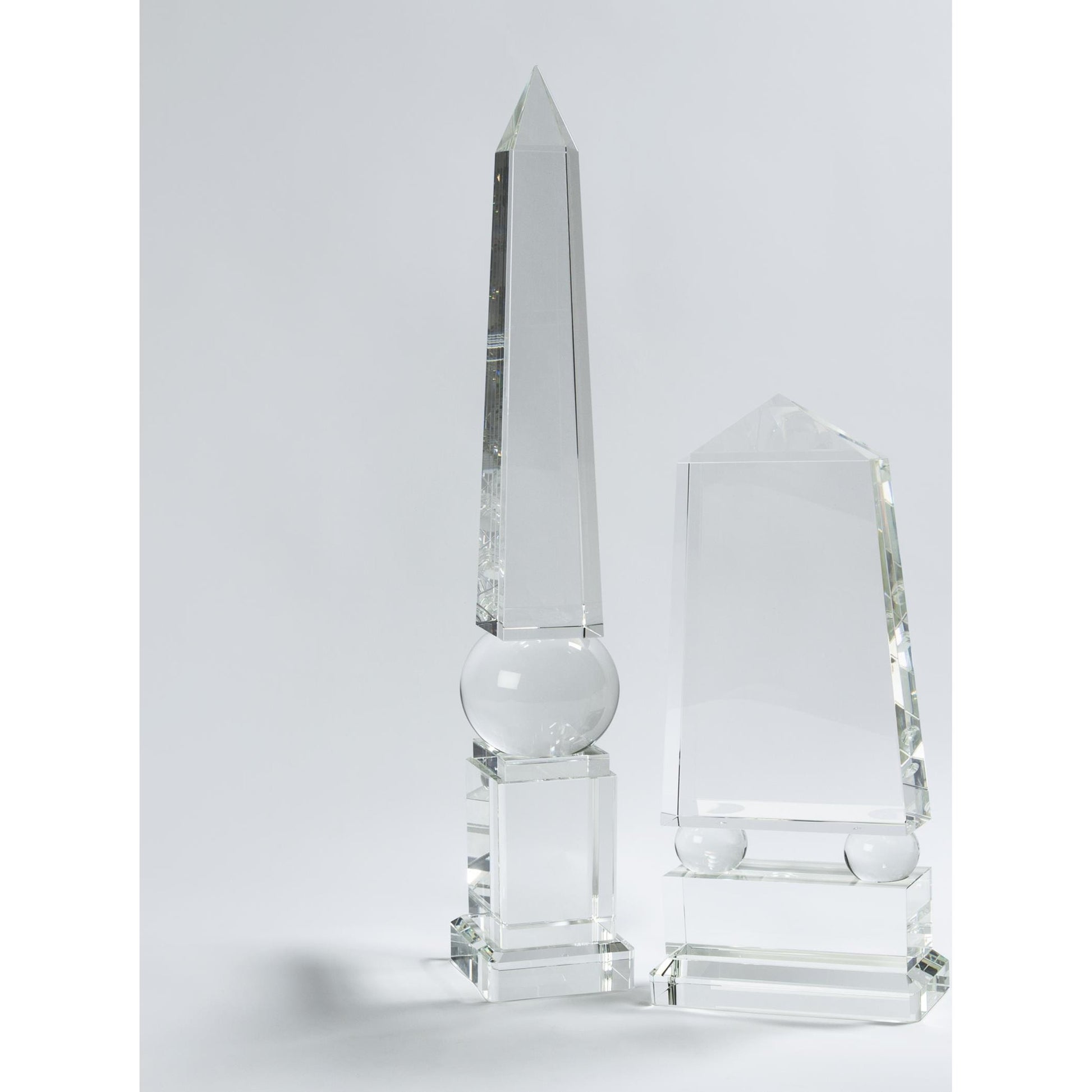 Crystal Obelisk by Global Views. Made from crystal in a modern style.