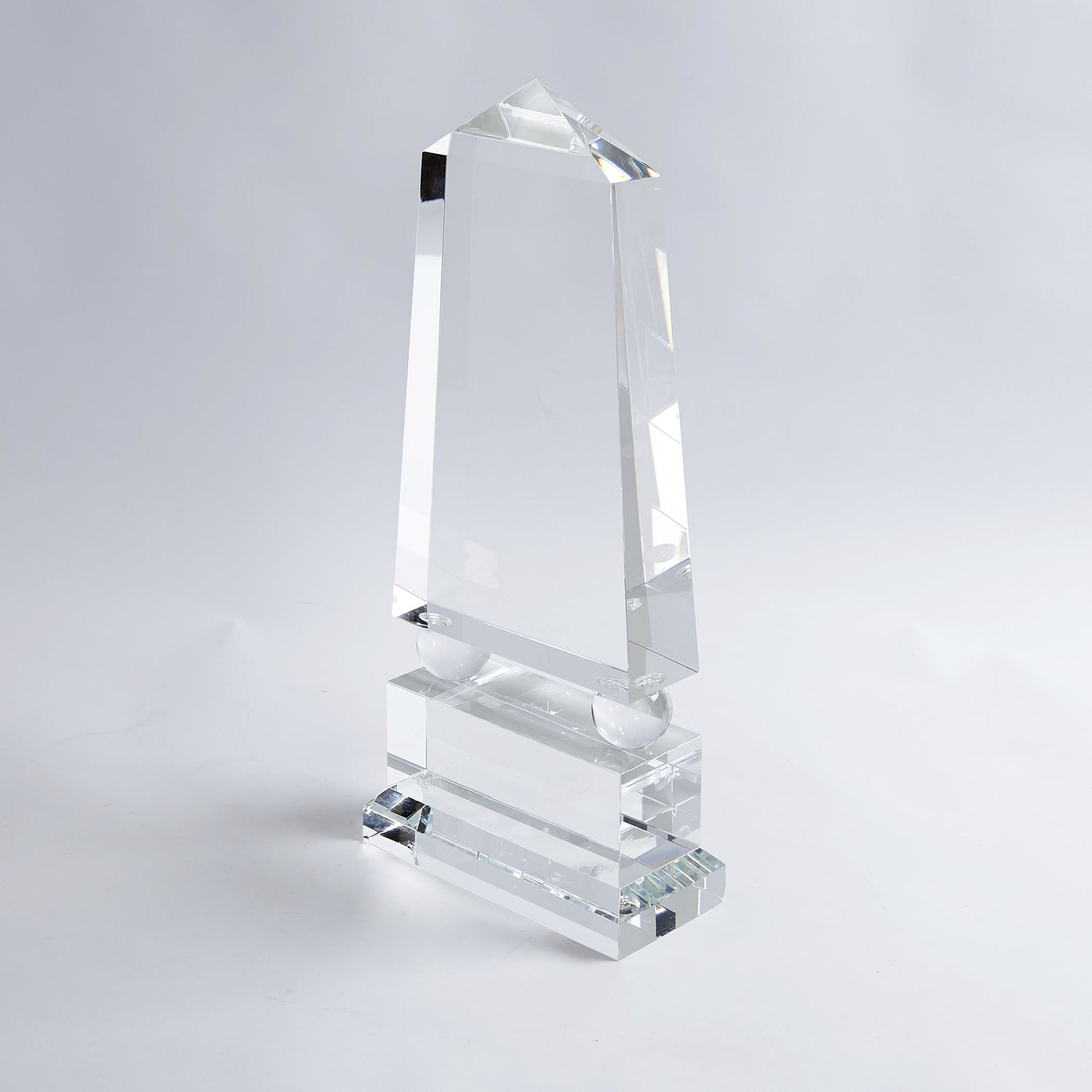 Crystal Obelisk by Global Views. Made from crystal in a modern style.