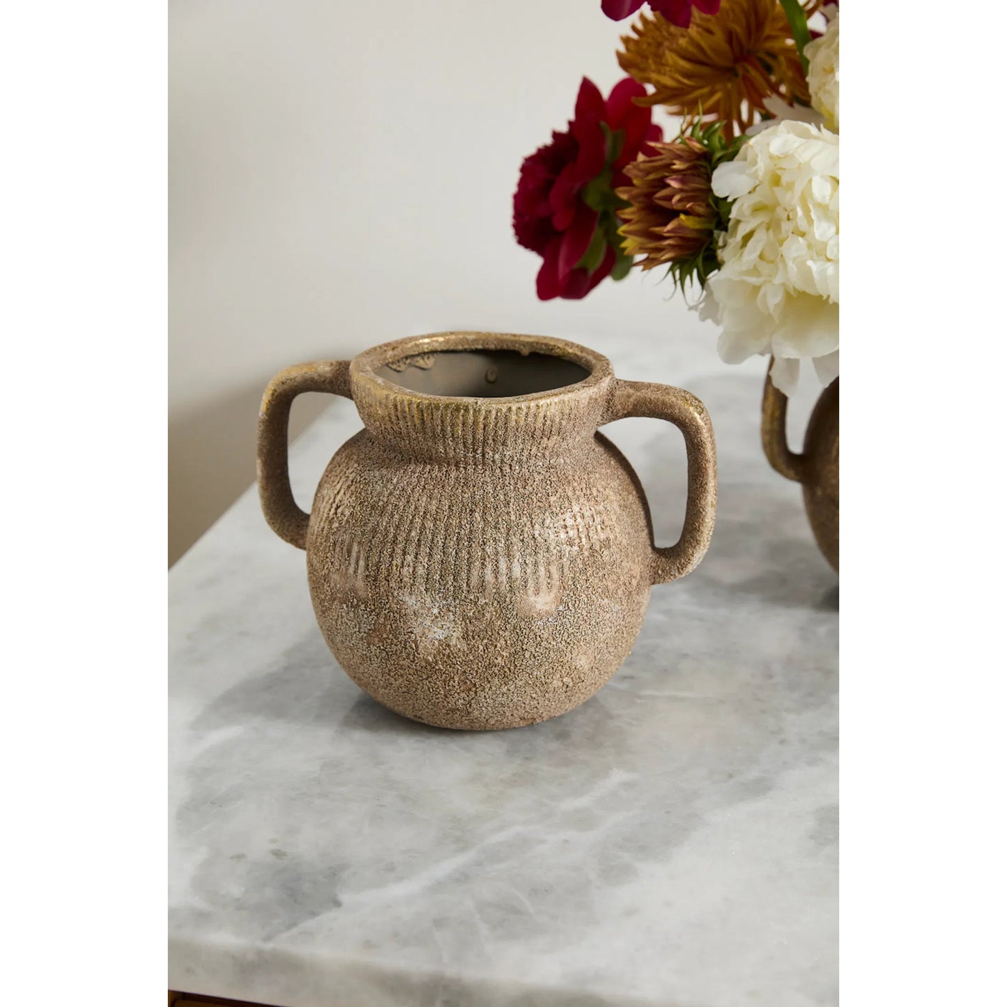 004 SI-2539373 | Lifestyle | Astin Vase by Accent Decor in gold. Made from ceramic in a unique style.