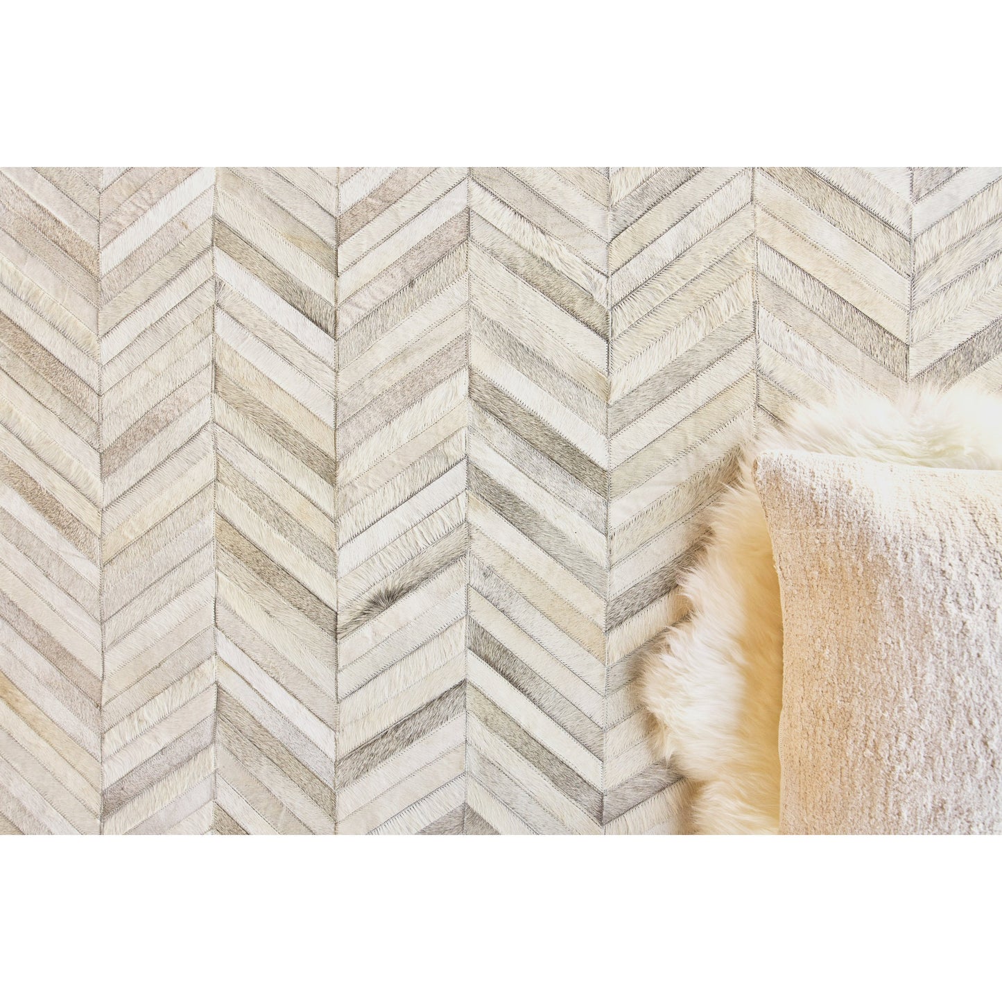 006 SI-1829268,SI-1829269,SI-1829270,SI-1829272 | Lifestyle | Natural Hide 9904 Rug by Exquisite Rugs in silver. Made from leather hide in a unique style.