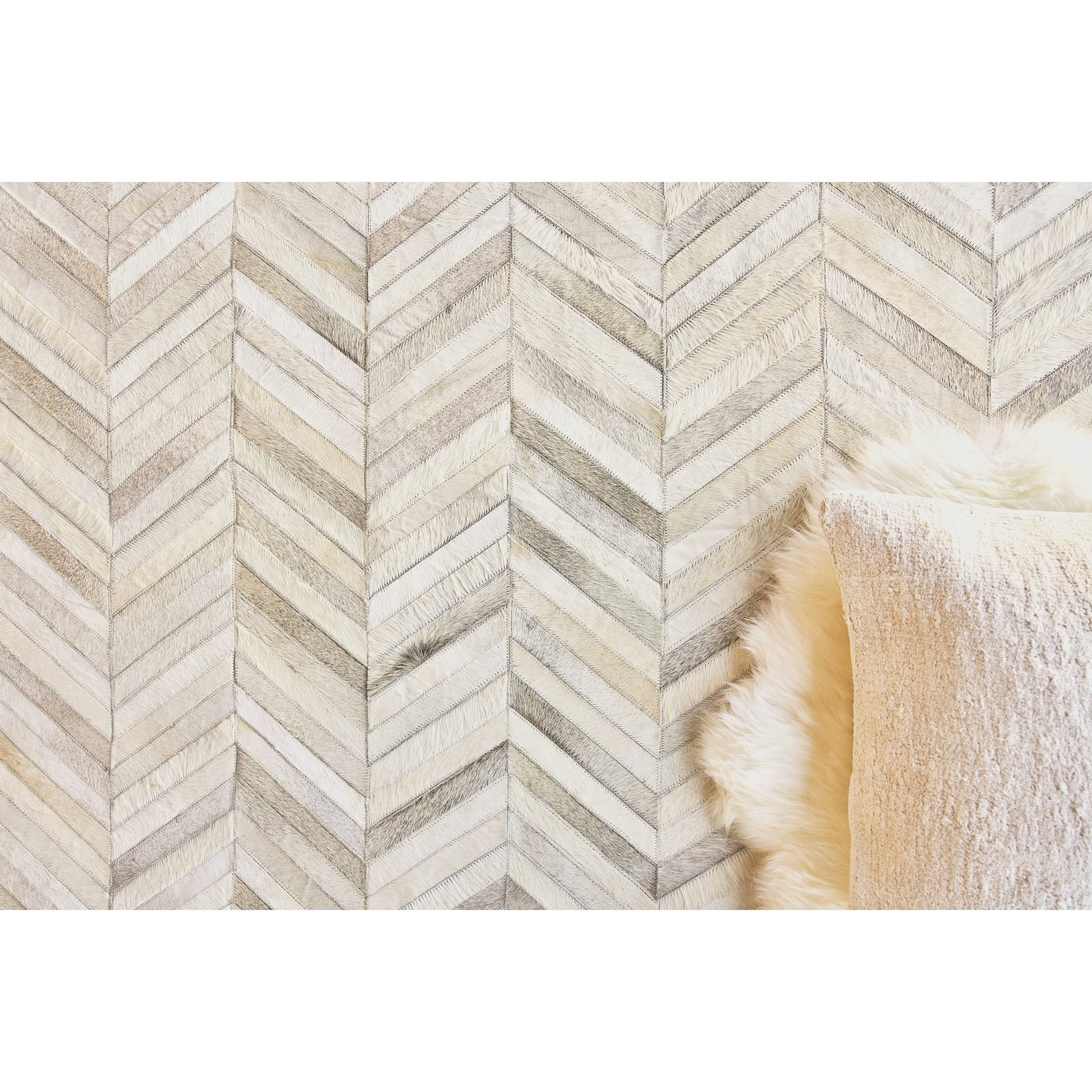 Natural Hide 9904 Rug by Exquisite Rugs in silver. Made from leather hide in a unique style.