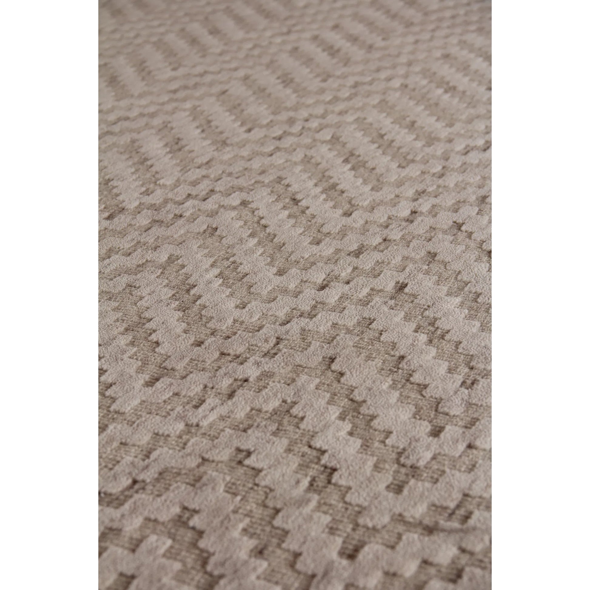 Demani Rug by Exquisite Rugs. Made from new zealand wool in a unique style.