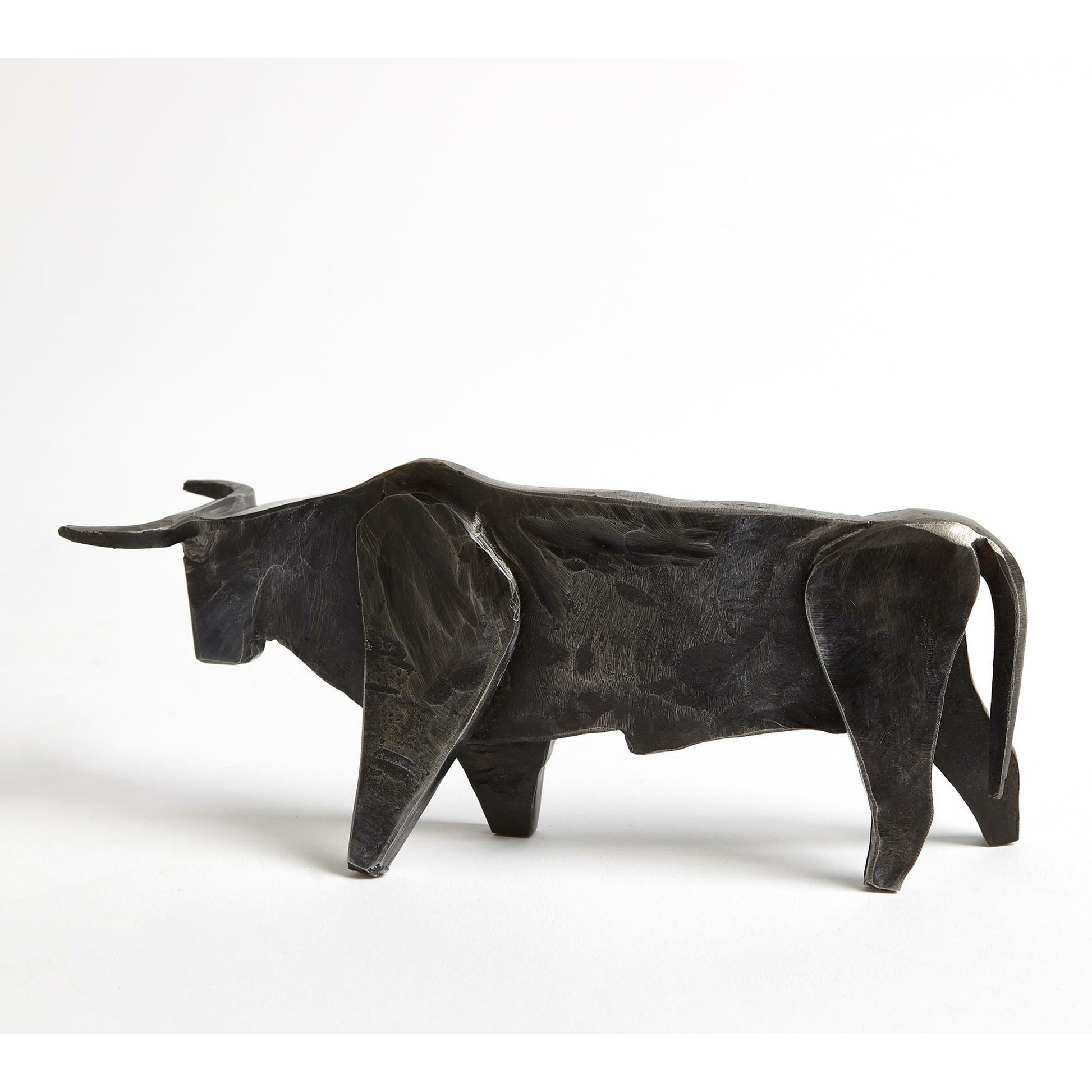 Bull by Global Views in natural iron. Made from iron in a eclectic & global style.