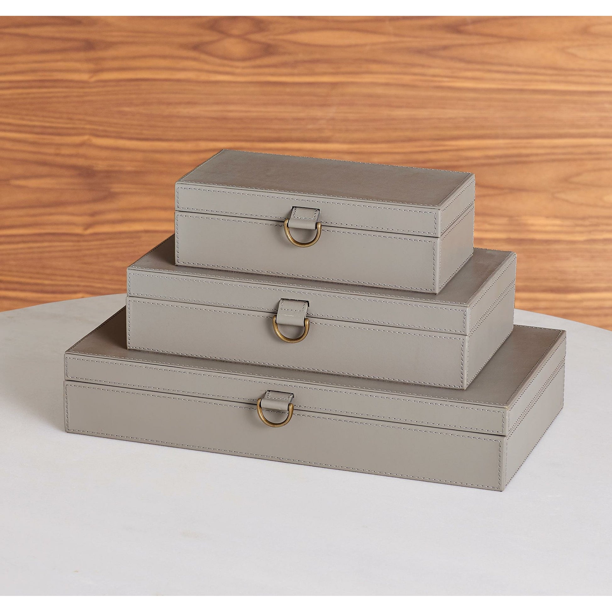 Marbled Leather D Ring Box by Global Views. Made from unique in a transitional style.