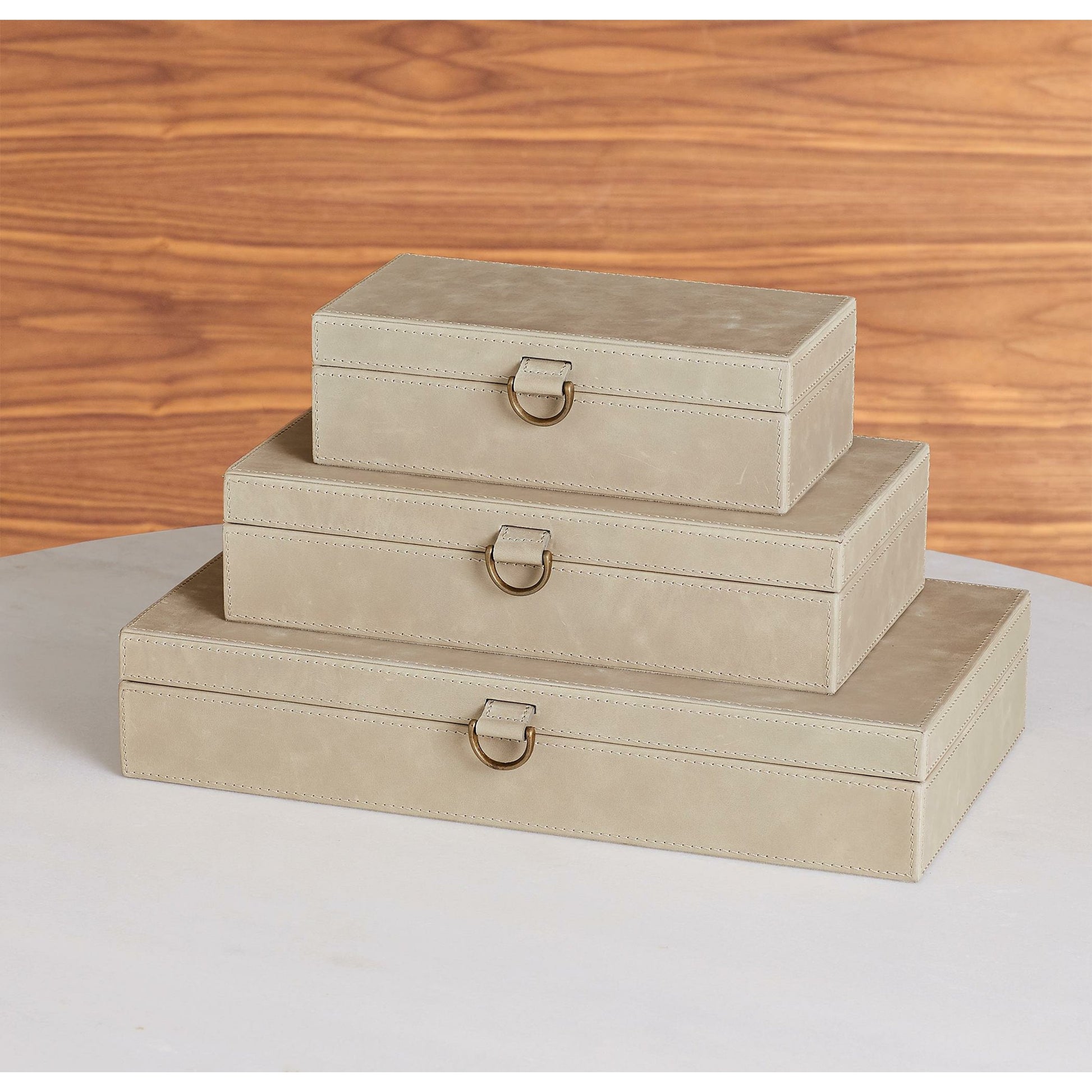 Marbled Leather D Ring Box by Global Views. Made from unique in a transitional style.