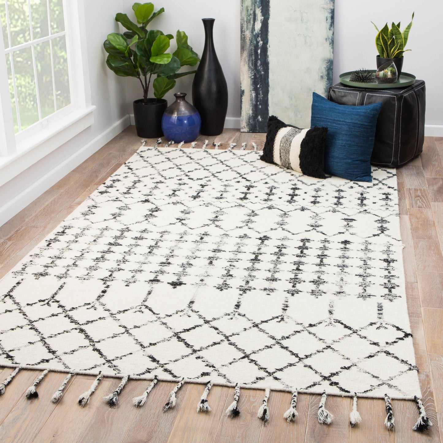 005 96957-39850,96957-39852 | Lifestyle | Adair Wool & Silk ADA02 Rug by Jaipur Living in ivory. Made from 70% wool, 30% sari silk in a unique style.