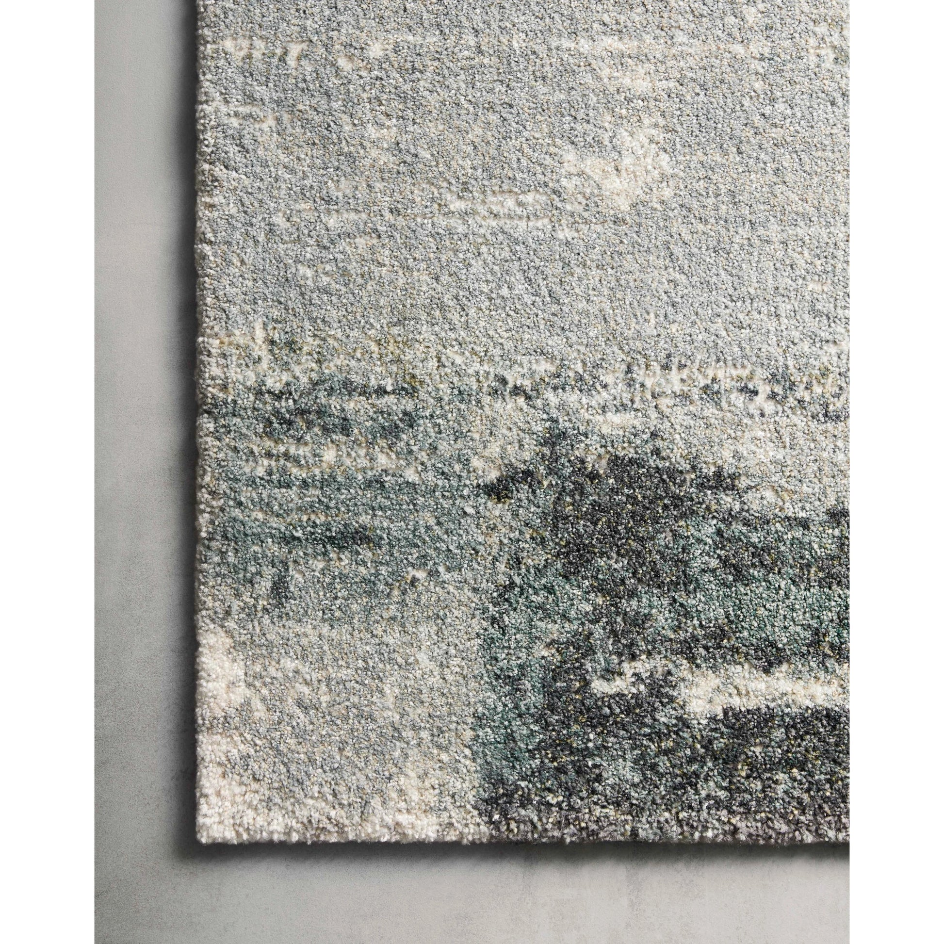 Augustus AGS-03 Rug by Loloi in slate blue. Made from 88% polypropylene, 12% polyester in a unique style.