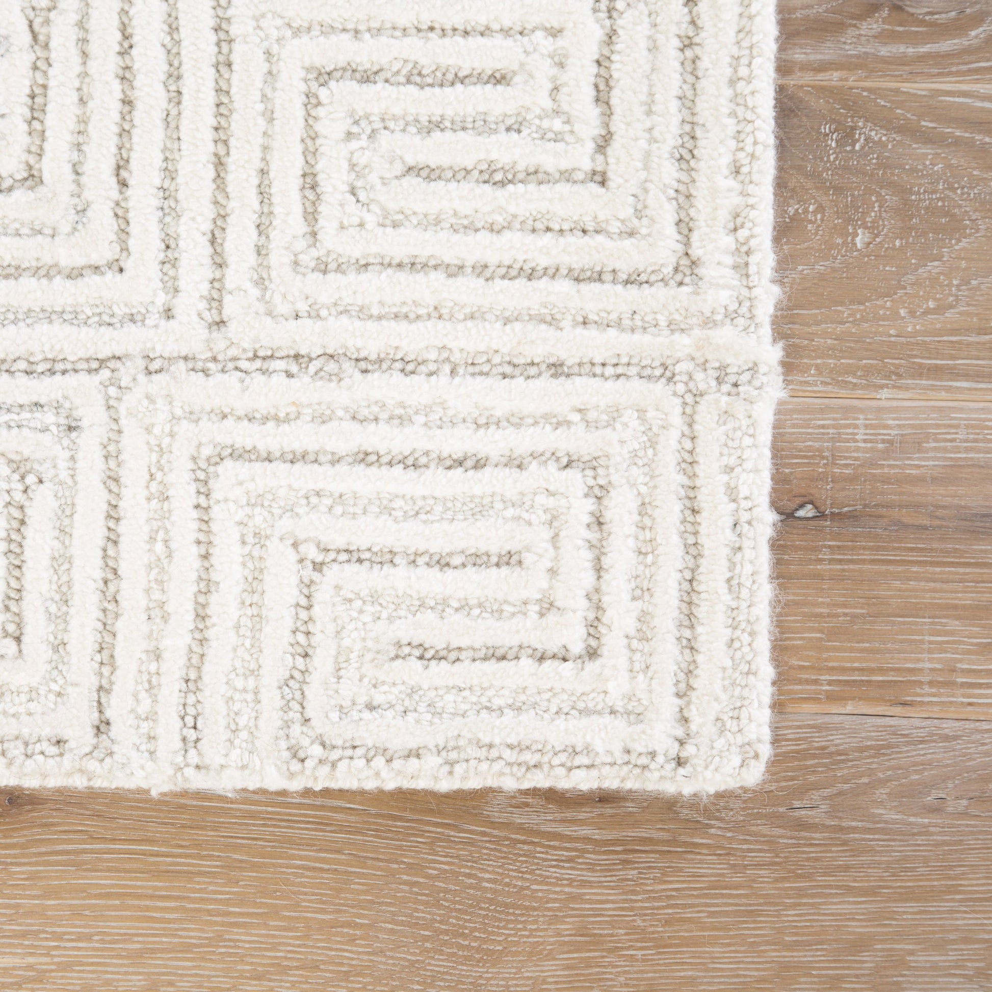 Capital CAP03 Rug by Jaipur Living in ivory. Made from 60% viscose, 40% wool in a unique style.