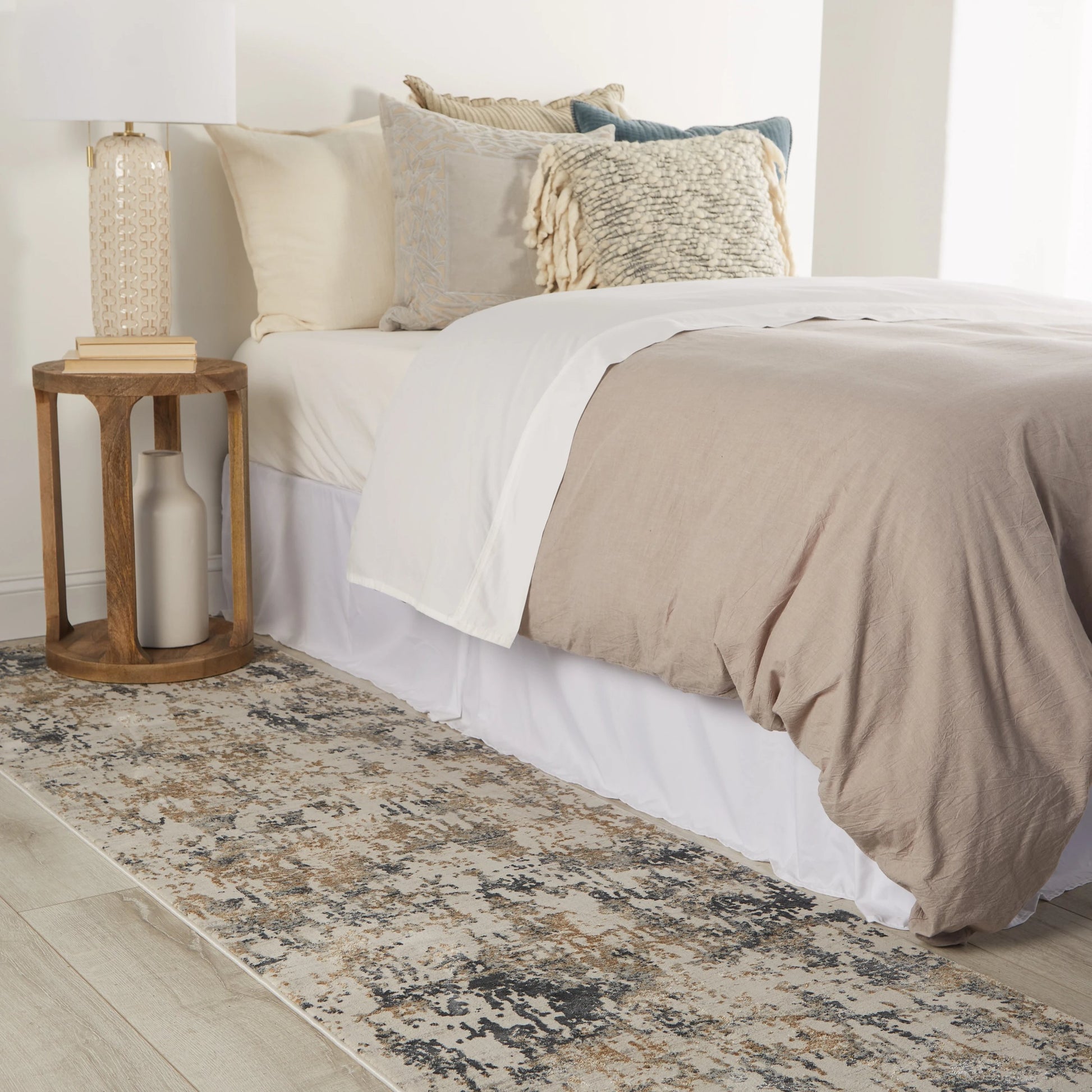 Cirque CIQ09 Rug by Jaipur Living. Made from unique in a unique style.