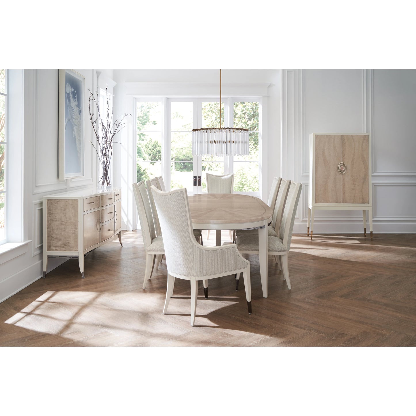 010 SI-1955763 | Lifestyle | Coronet by Caracole in grey, maple, silver and chinchilla, crème de la crème, soft silver, deep bronze. Made from birch, wd2 grey curly maple in a modern style.
