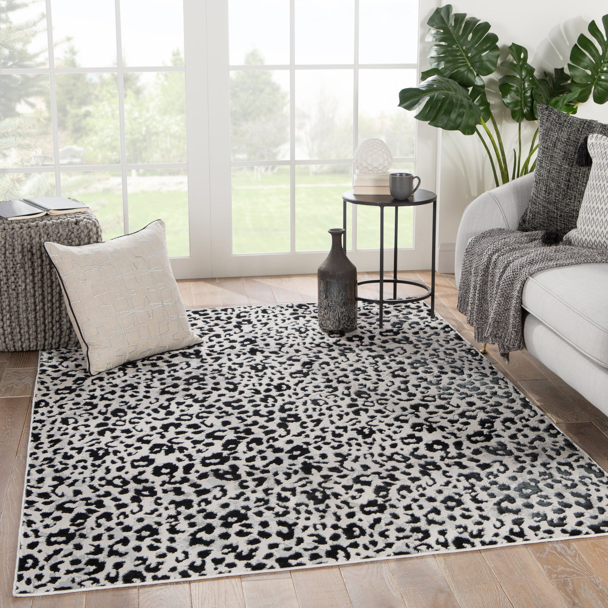 Catalyst CTY07 Rug by Jaipur Living in gray, black. Made from 35% metallic polyester, polypropylene, 30% polyester in a unique style.