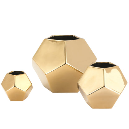 Faceted Vase by Global Views. Made from ceramic in a modern style.