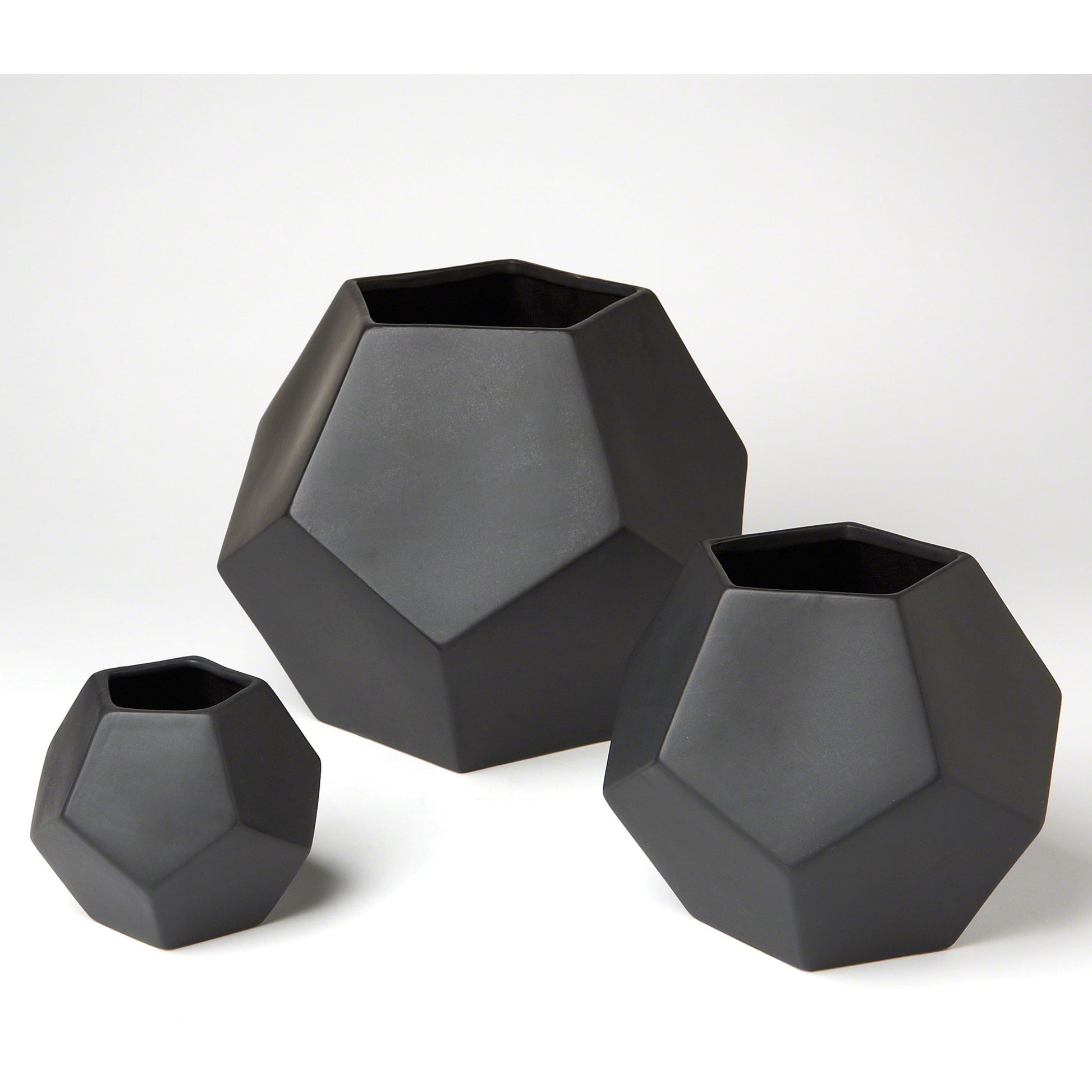 Faceted Vase by Global Views. Made from ceramic in a modern style.