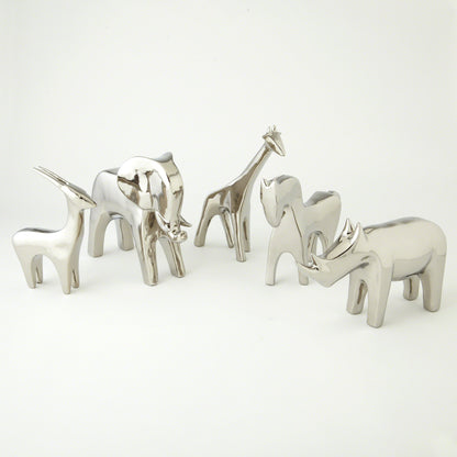 Giraffe by Global Views in white. Made from ceramic in a eclectic & global style.