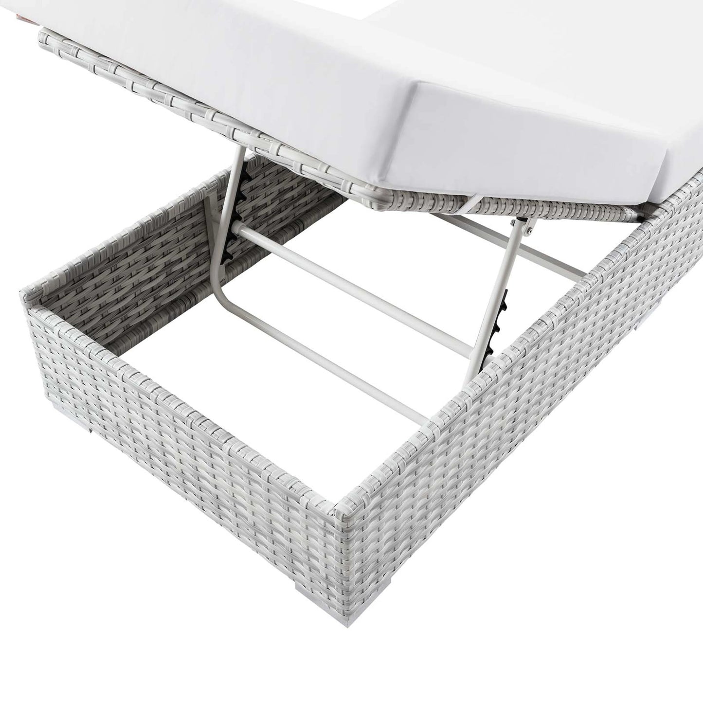 019 SI-1927481 | Closeup | Amelia Chaise by Evans & Londeen in light gray white. Made from seat cushion is 30*47*5 in, seat cusion: all the nov-woven bags are waterproof. 6pcs polished 201 stainless steel l leg with size 4.5*4.5*1in. 2pcs #201 stainless st