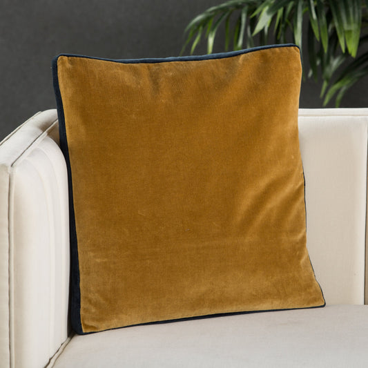 Emerson Bryn Pillow by Jaipur Living. Made from 100% cotton in a modern style.