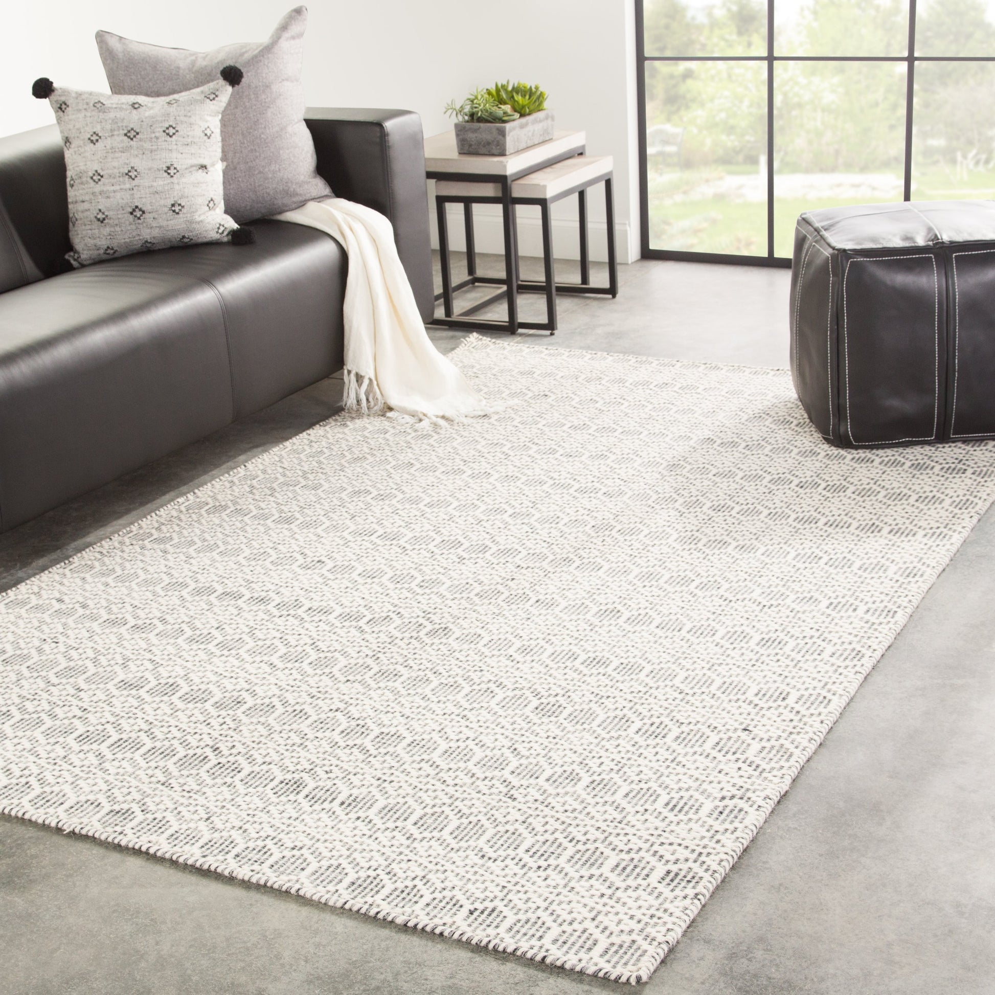 Enclave ENC01 Rug by Jaipur Living in white, gray. Made from 100% wool in a unique style.