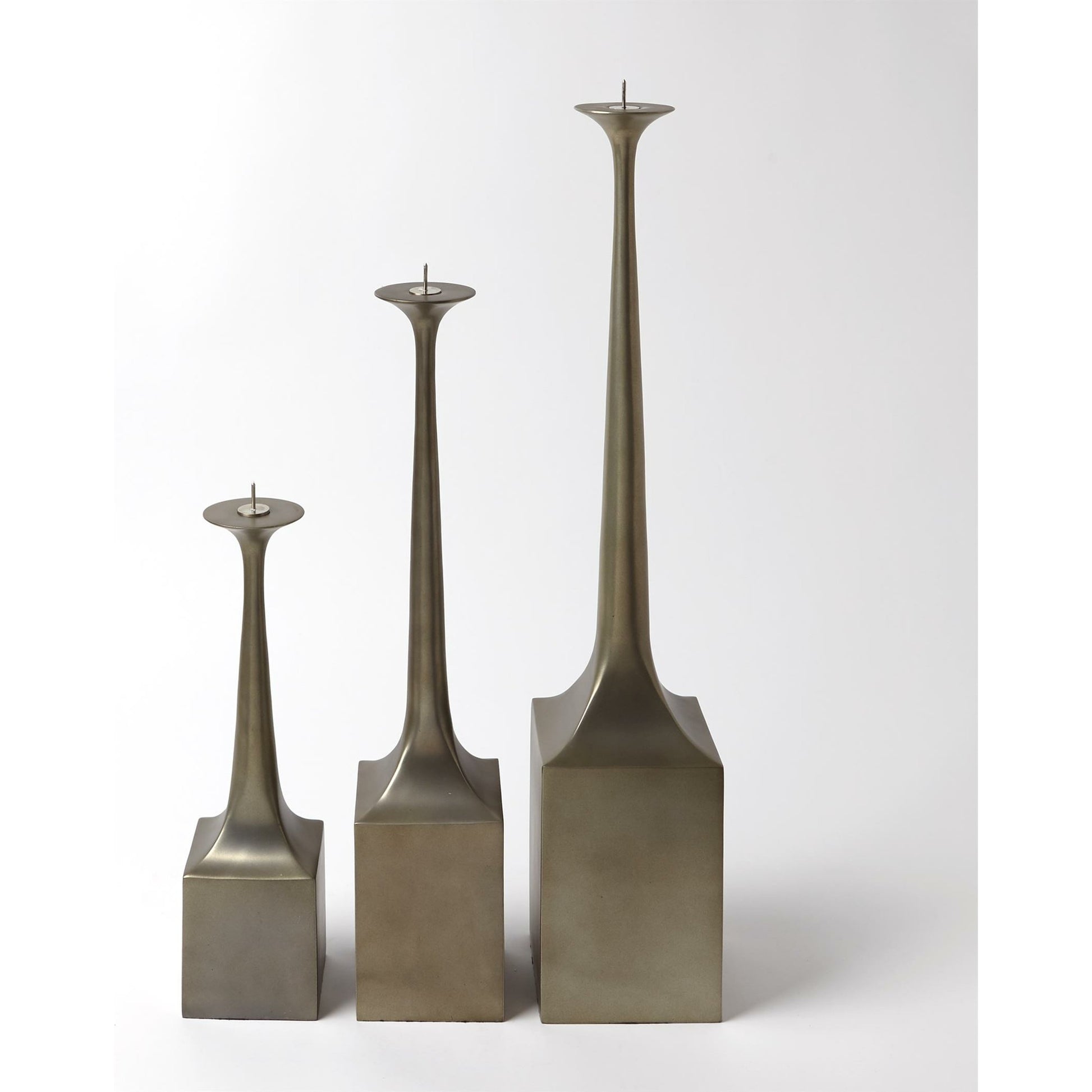 Giac C/S by Global Views in bronze. Made from aluminum in a eclectic & global style.
