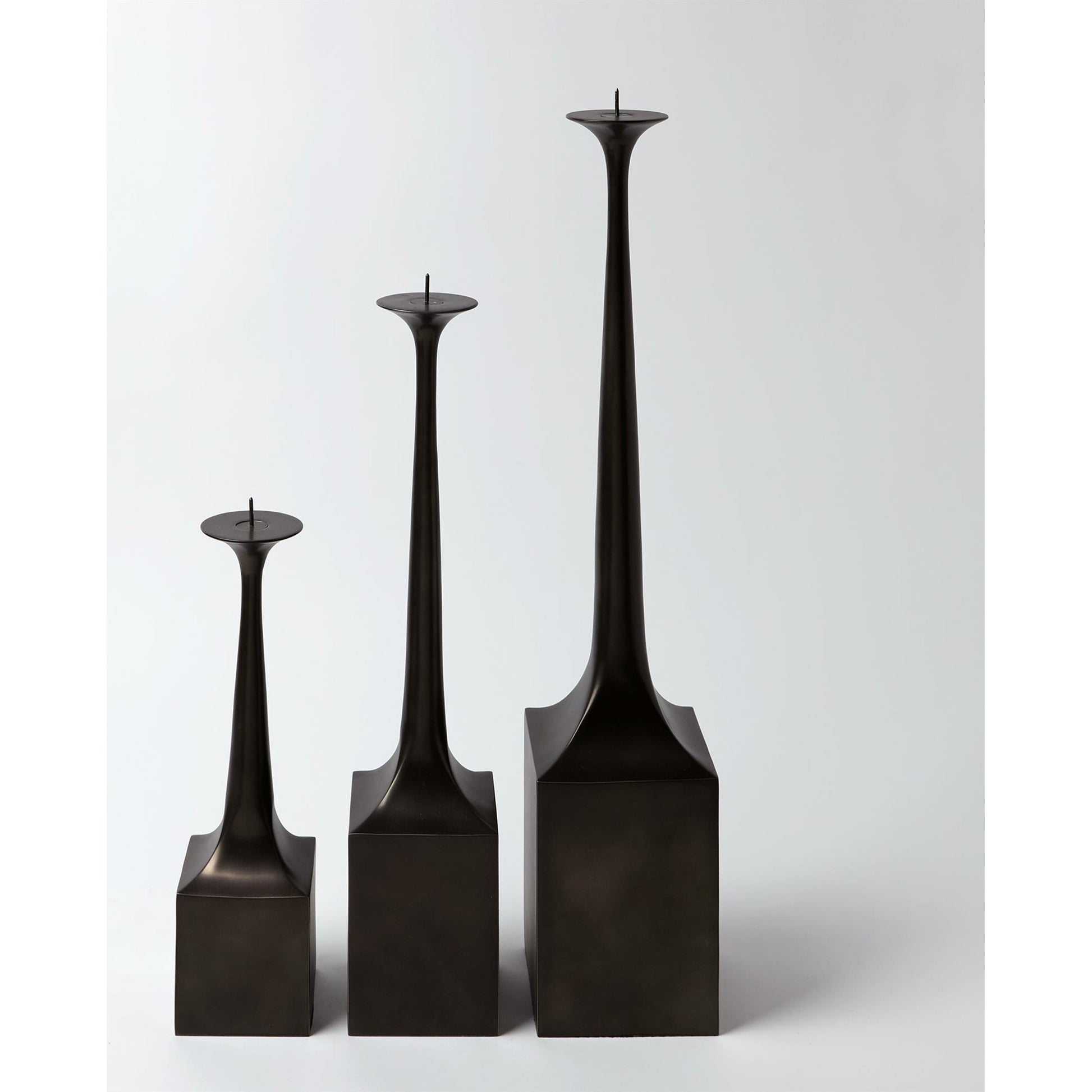 Giac C/S by Global Views in bronze. Made from aluminum in a eclectic & global style.
