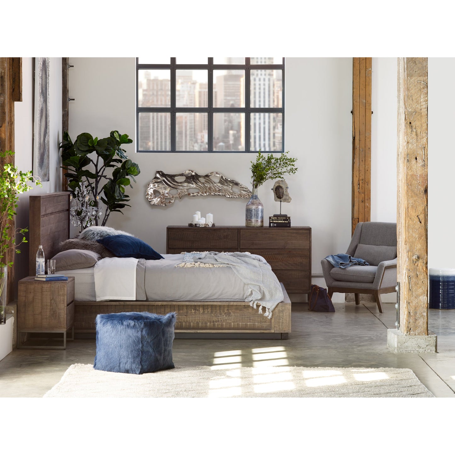 007 S-329470 | Lifestyle | Elena Nightstand by Moe's Home Collection in light brown and nc lacquer (matt). Made from solid pine wood, metal base in a modern style.