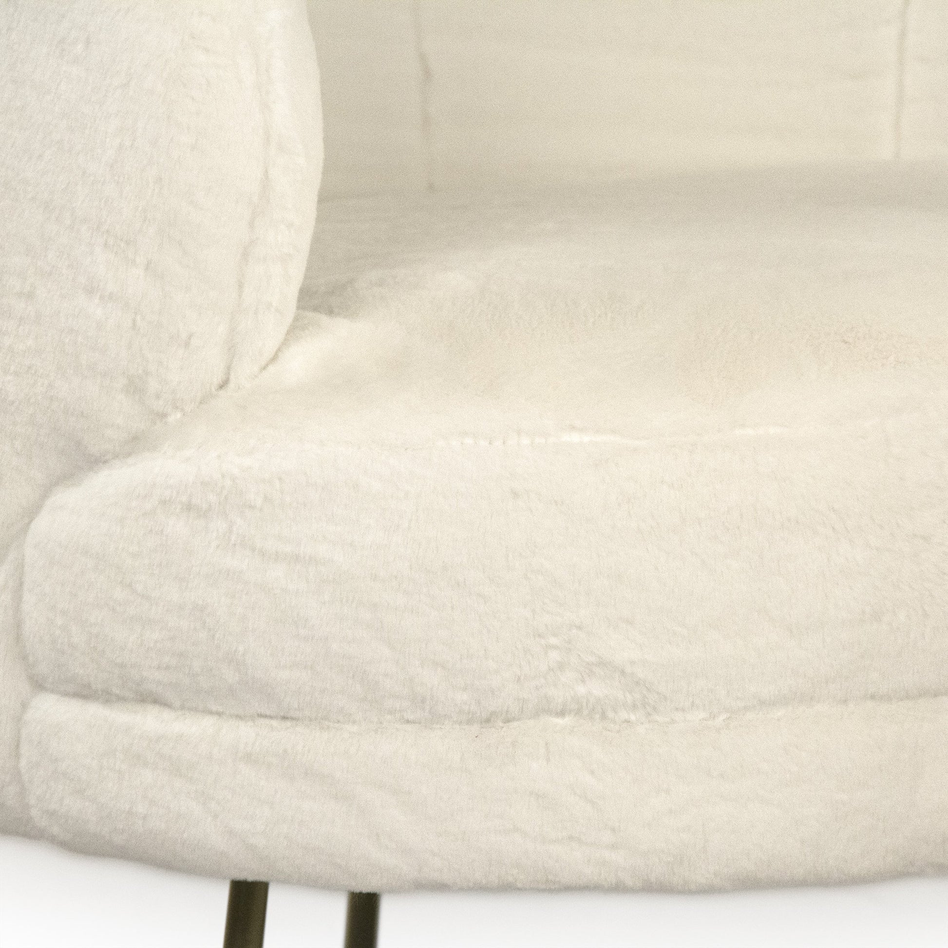 White Faux Fur Tub Chair by Zentique in white faux and white faux fur velvet. Made from white faux fur velvet in a modern style.