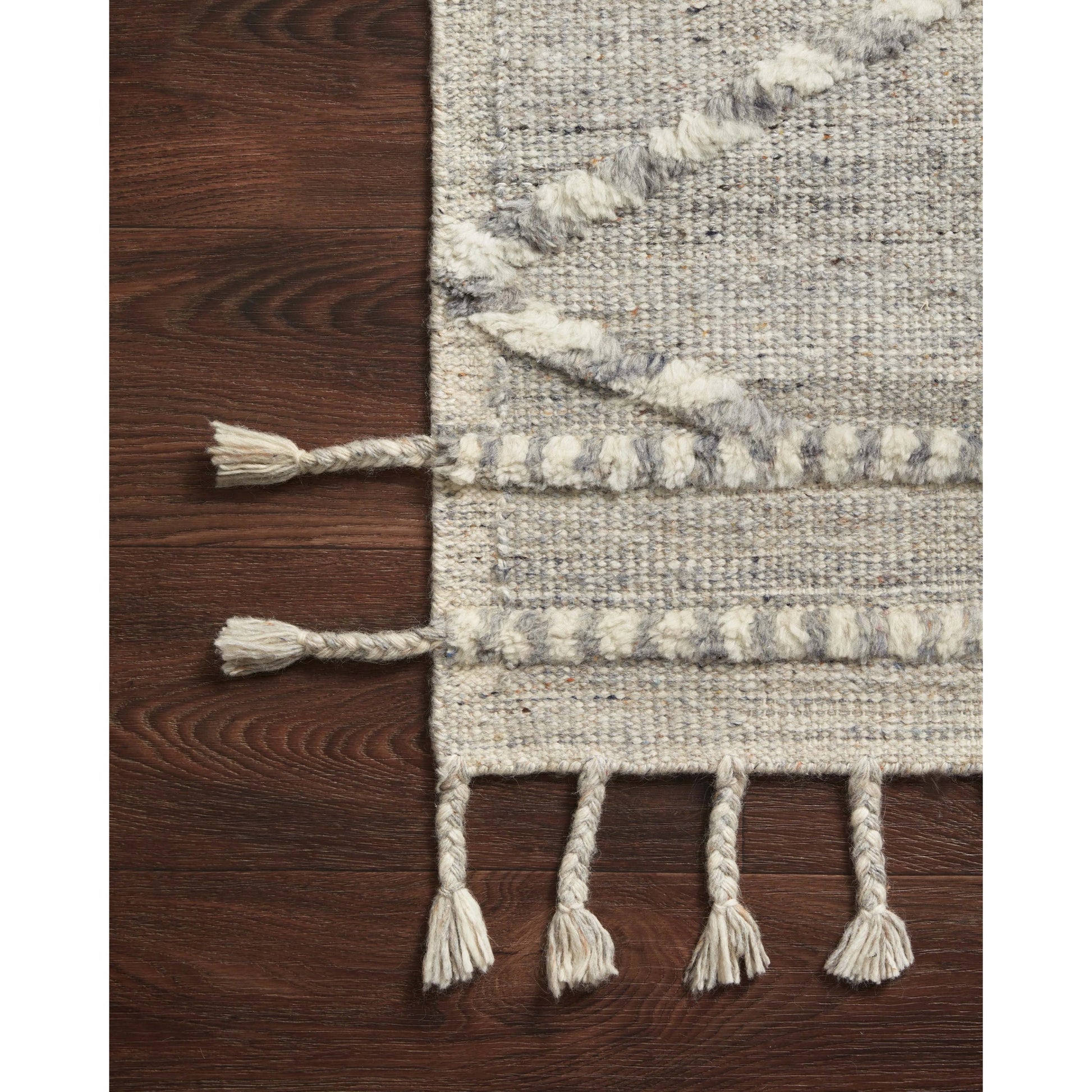 IMA-03 by Loloi in ivory, light gray. Made from 100% wool in a rustic style.
