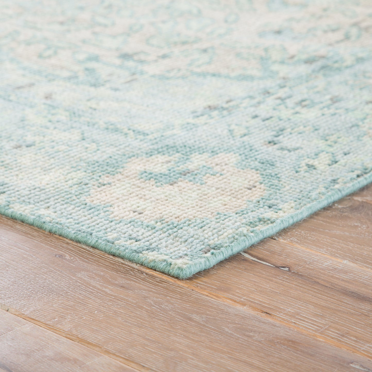 002 85045-33537,85045-33539,85045-33540,85045-41958,85045-45353 | Closeup | Kai KAI01 Rug by Jaipur Living in pelican, aquatic. Made from 100% wool in a unique style.