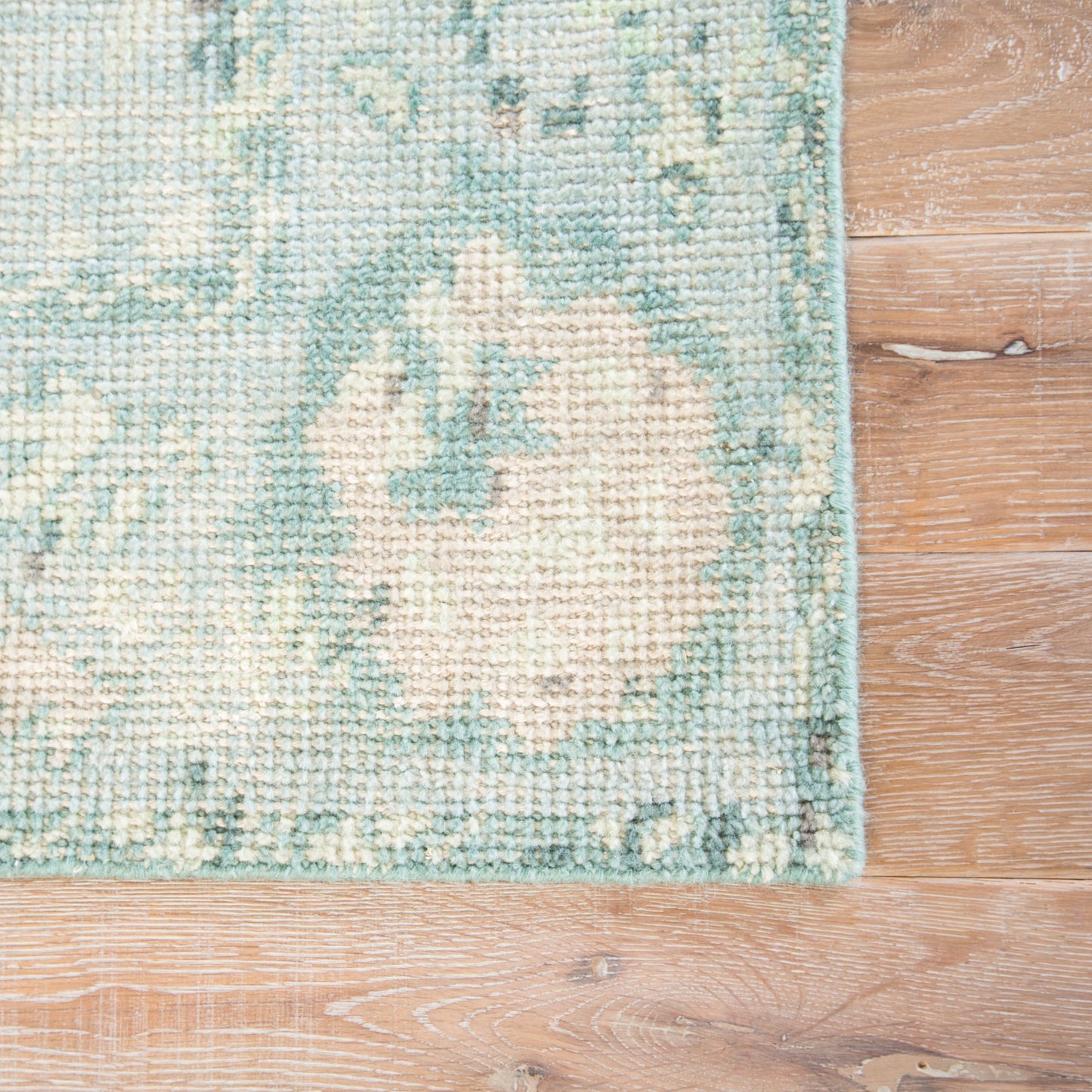 004 85045-33537,85045-33539,85045-33540,85045-41958,85045-45353 | Closeup | Kai KAI01 Rug by Jaipur Living in pelican, aquatic. Made from 100% wool in a unique style.