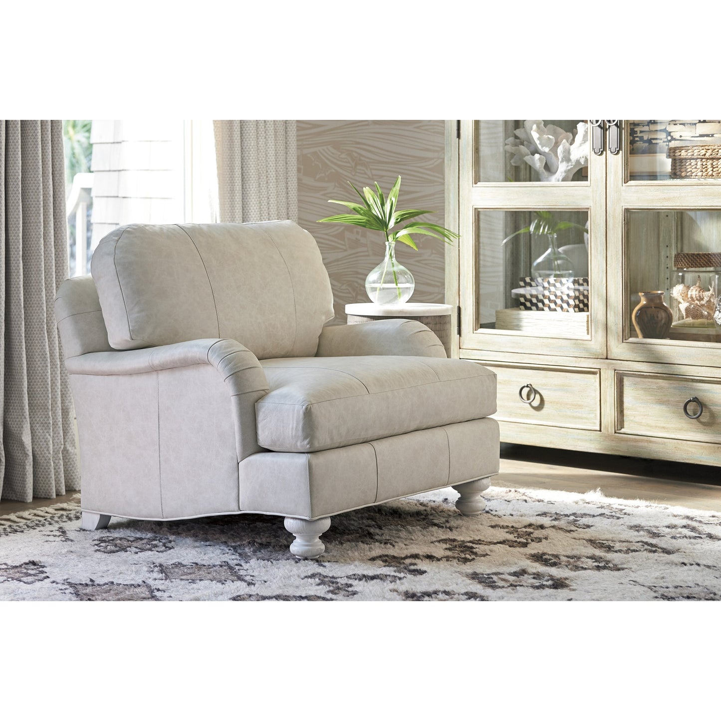011 SR-836401 | Lifestyle | Sanctuary Curio China by Tommy Bahama Home. Made from unique in a transitional style.