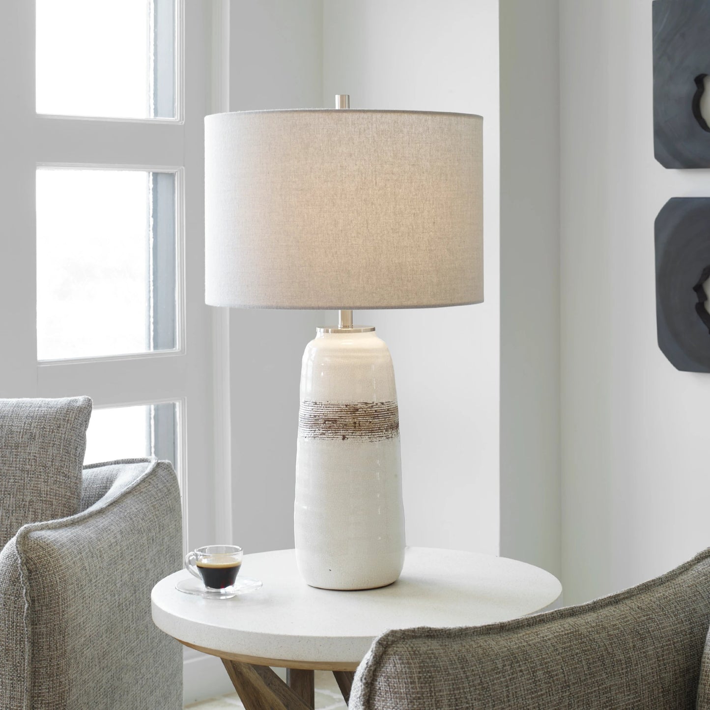 005 SR-824217 | Lifestyle | Comanche Crackle Table Lamp by Uttermost in white. Made from ceramic, steel in a eclectic & global style.